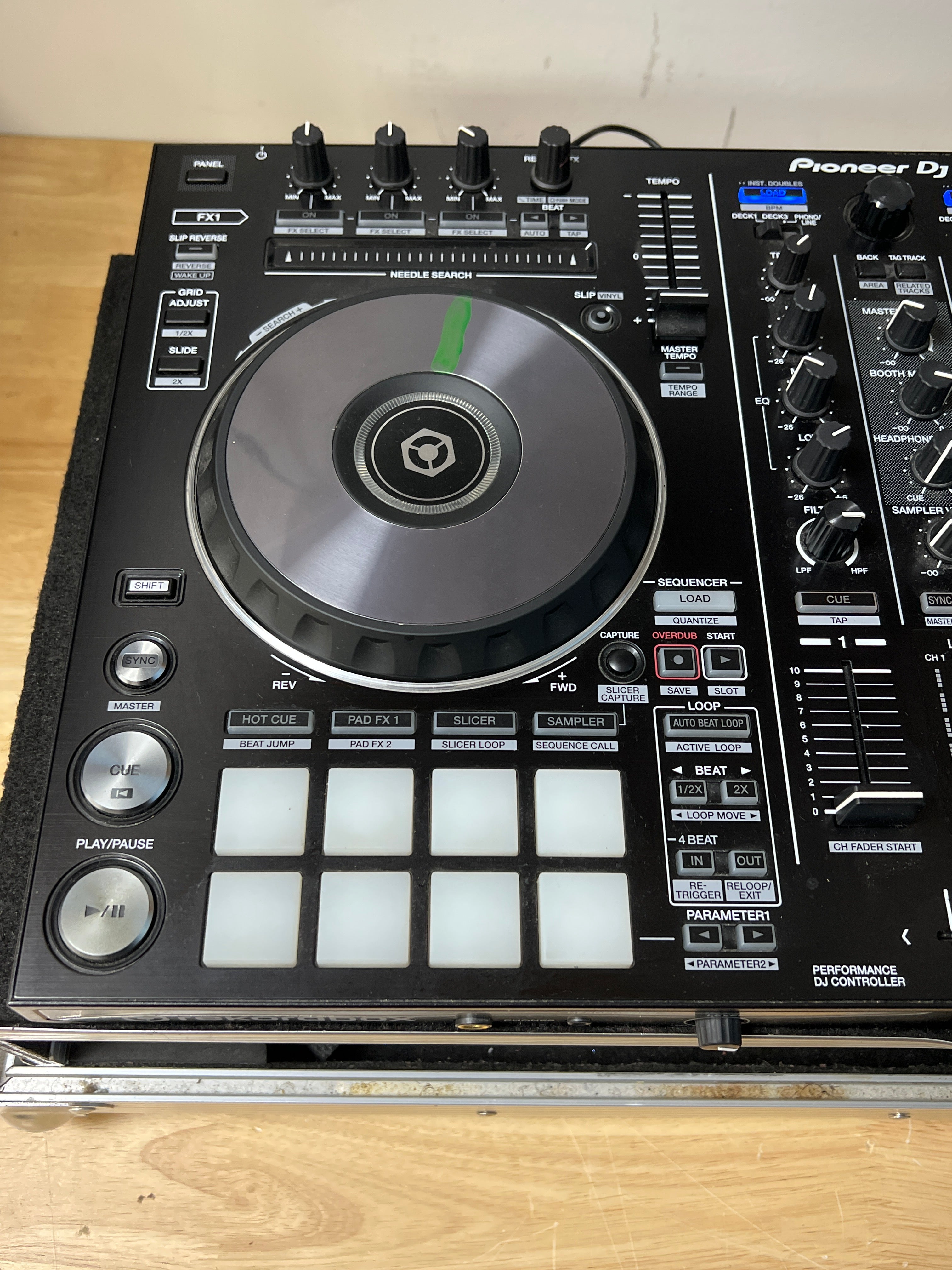 Pioneer DJ DDJ-RR 2-Channel Rekordbox Controller with Travel Case - For Parts (Broken Knob)