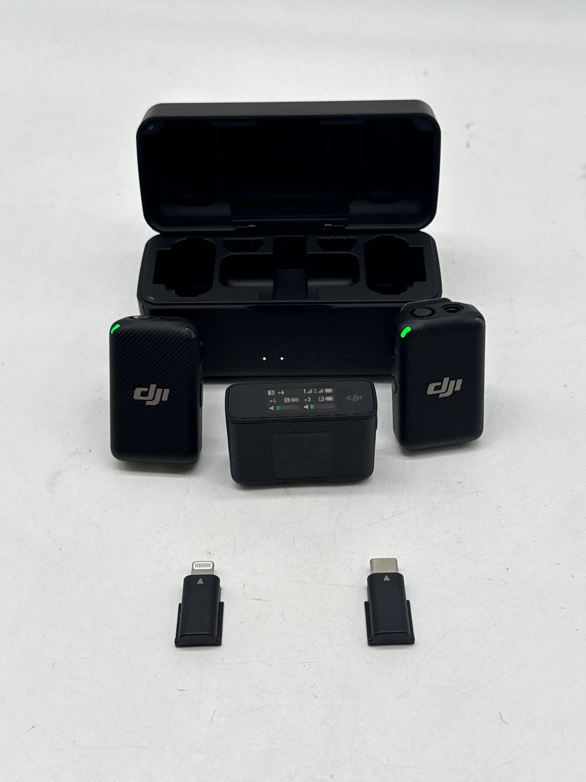 DJI Mic Wireless Microphone System 2 Transmitters Receiver Charging Case ASB01