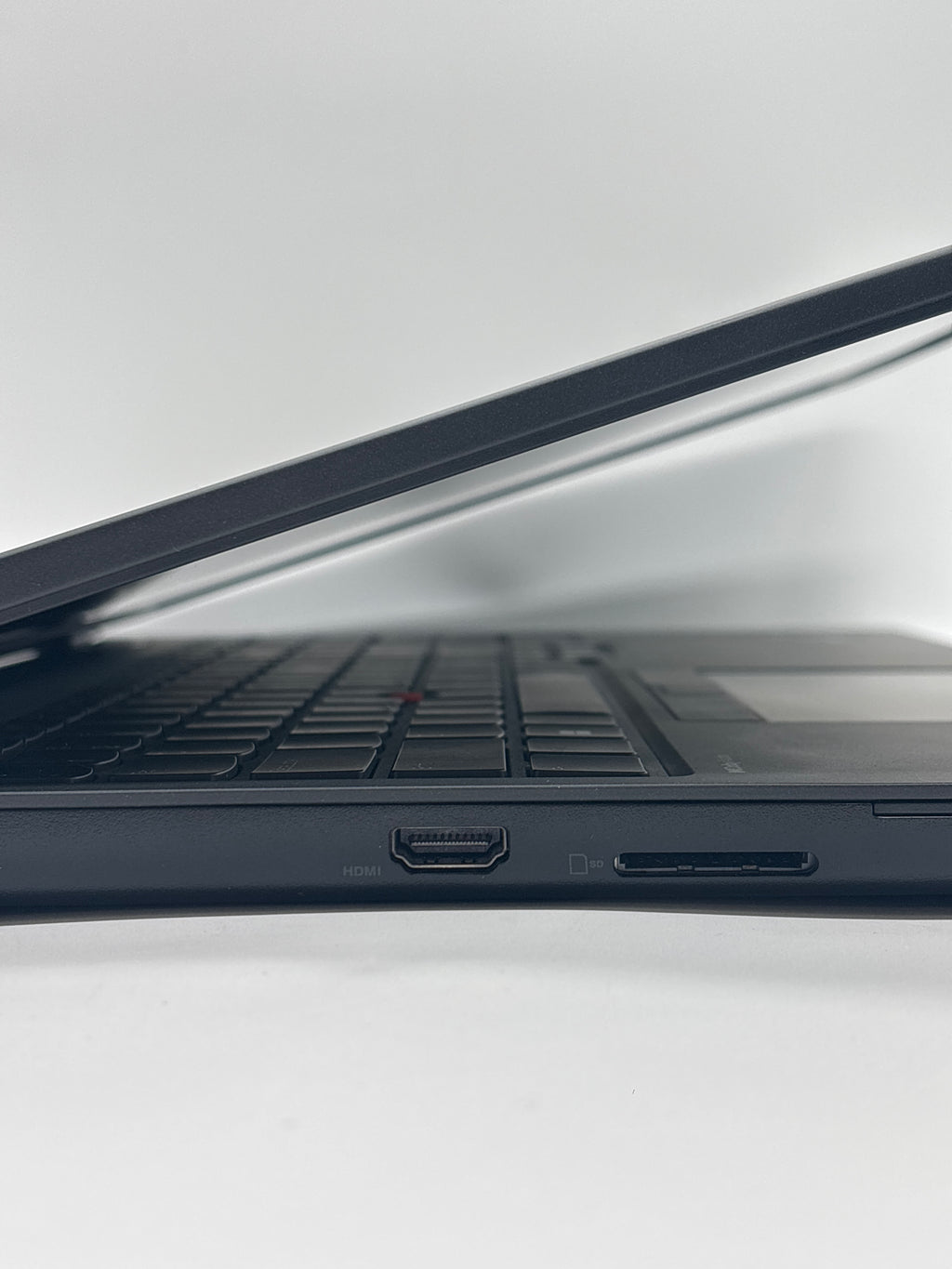 Lenovo ThinkPad P16v Gen 1 i7-13800H 32 GB RAM 512GB SSD RTX A1000 - For Parts (Read DESC)