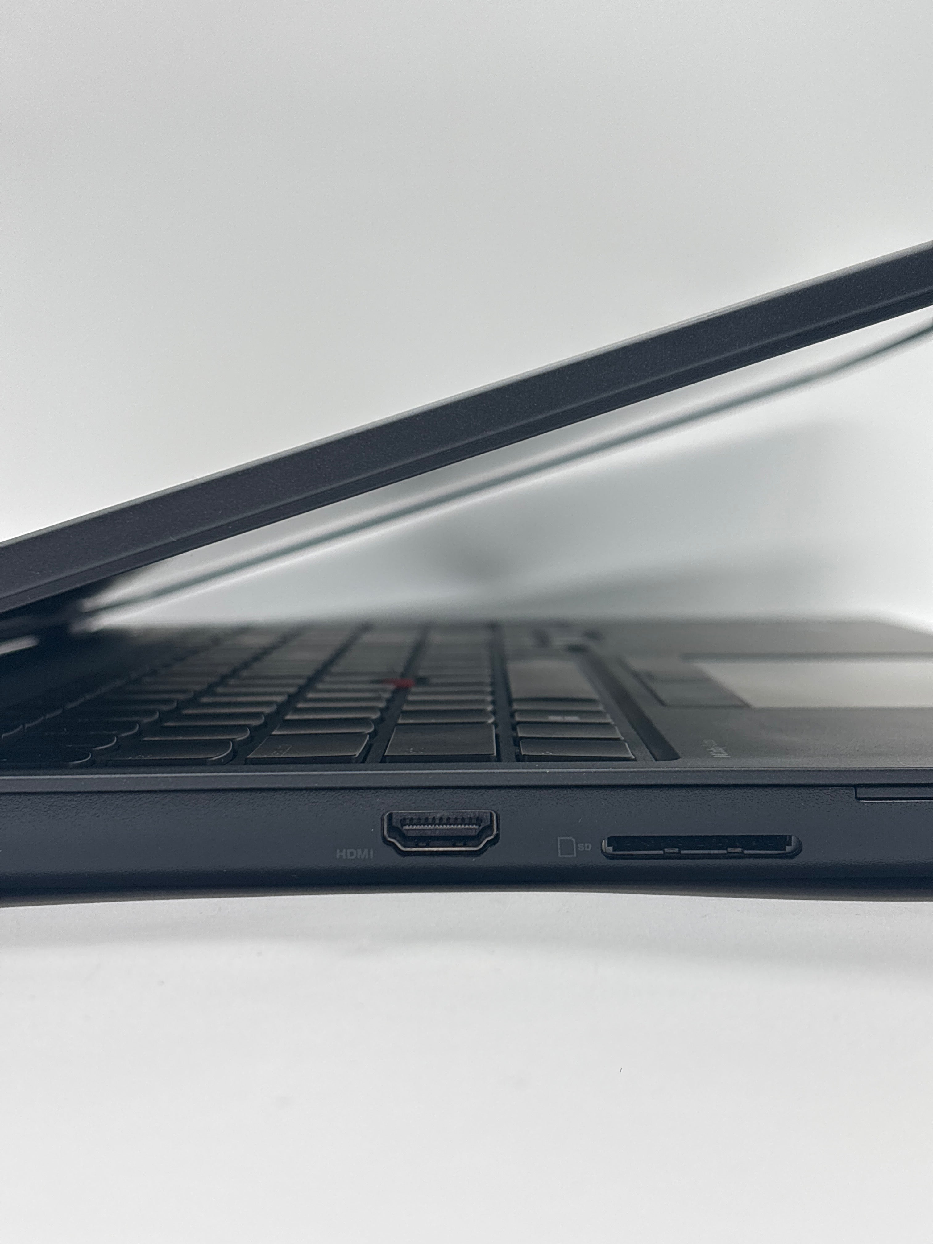 Lenovo ThinkPad P16v Gen 1 i7-13800H 32 GB RAM 512GB SSD RTX A1000 - For Parts (Read DESC)