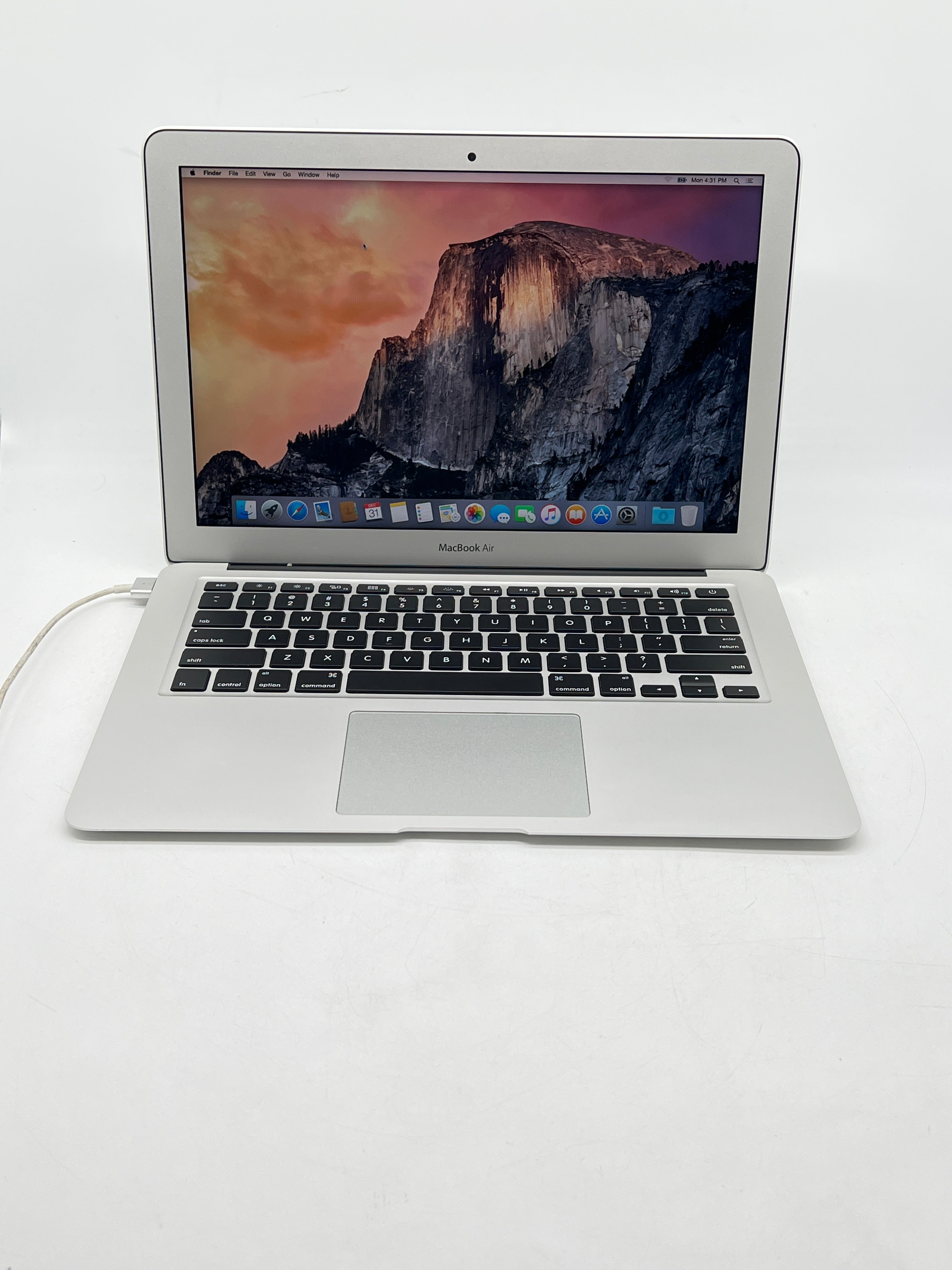MacBook Air A1466  i5 4GB RAM 128GB SSD - For Parts (Bad Battery)