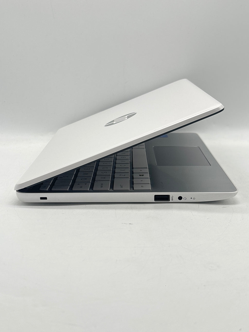 HP Stream 11-ak1035nr 11" Intel Atom 4GB RAM 32GB eMMC White - Bad Battery