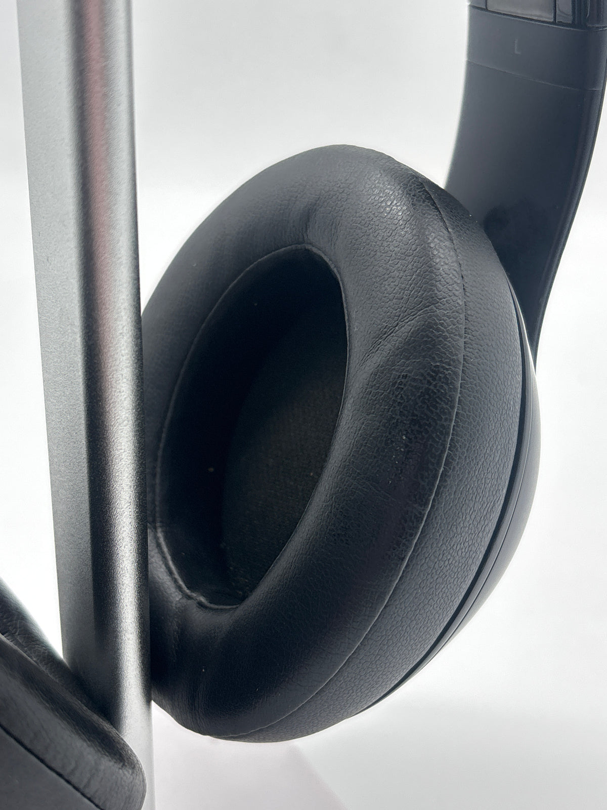 Beats Studio3 Wireless Noise Cancelling Over-Ear Headphones Black A1914 - Used
