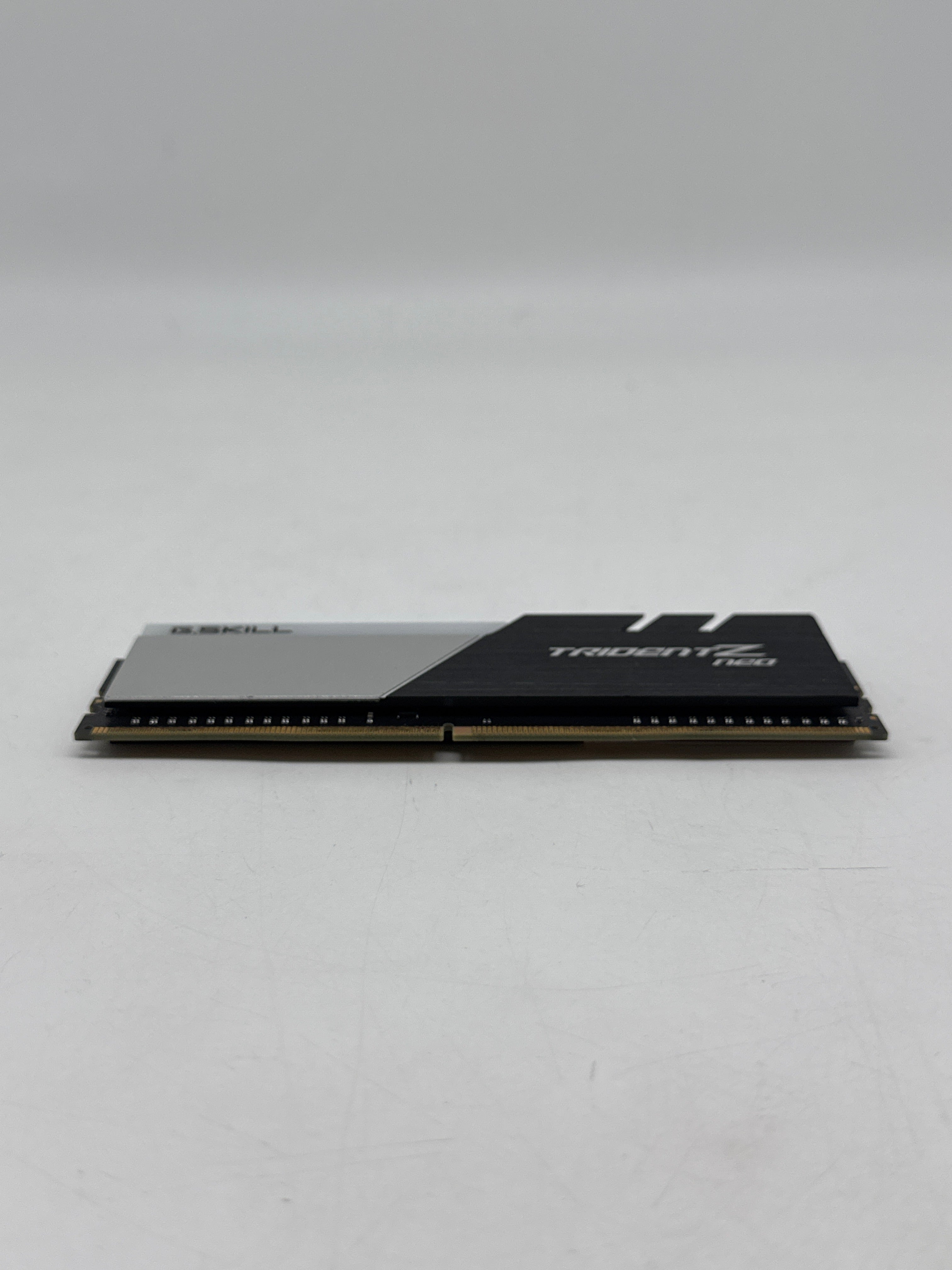 G.Skill Trident Neo 1x8 GB RAM DDR4 3600MHz F4-3600C16Q-32GTZNC