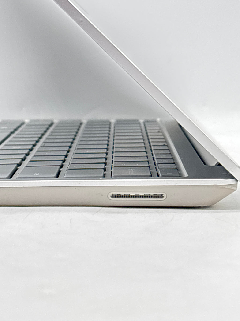 Microsoft Surface Laptop Go 1943 i5-1035G1 8GB RAM 128GB SSD - USED
