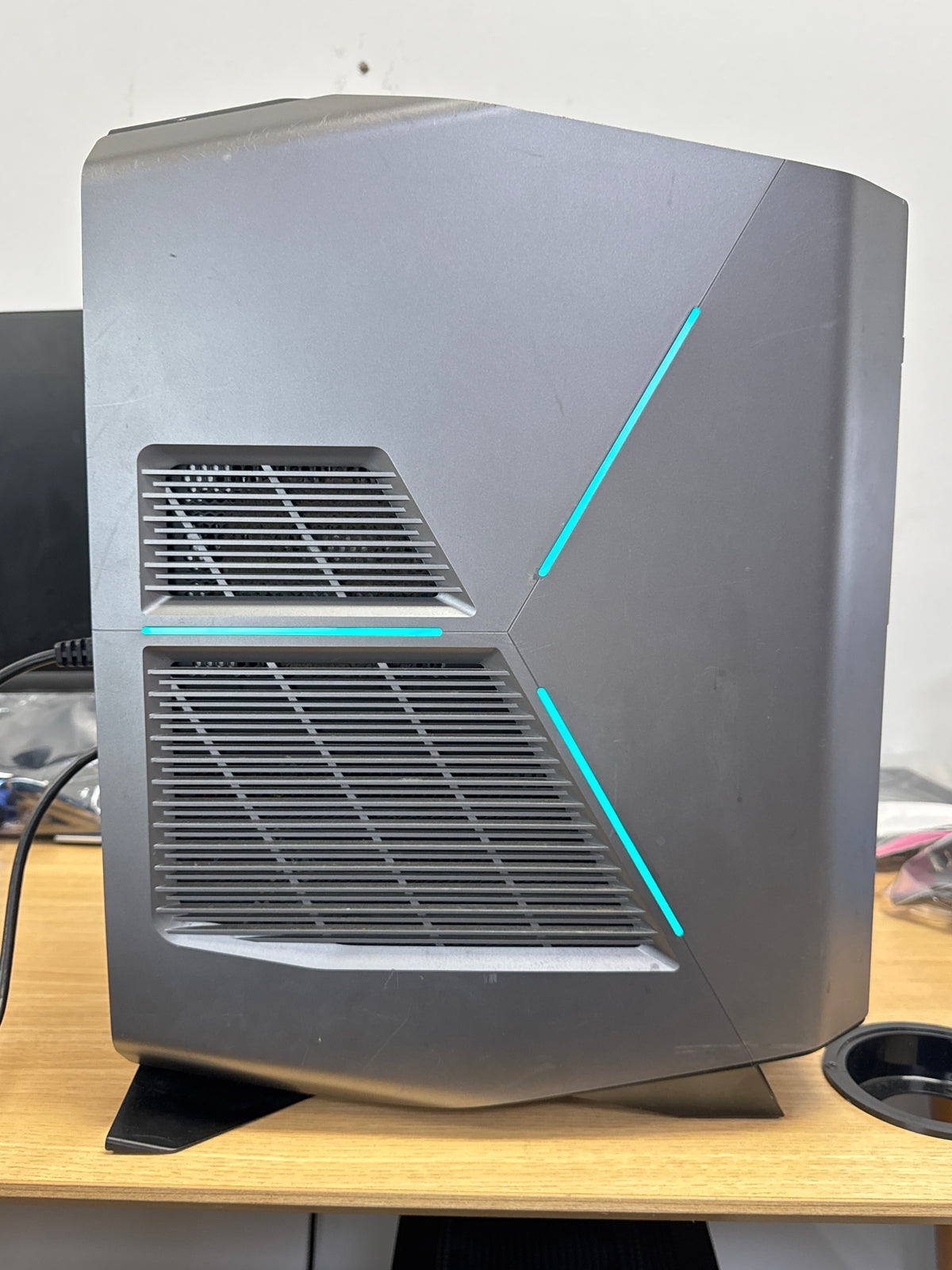 Alienware Aurora R8 i7-8700 8GB RAM 256GB SSD 1TB HDD RTX 2070 - Used