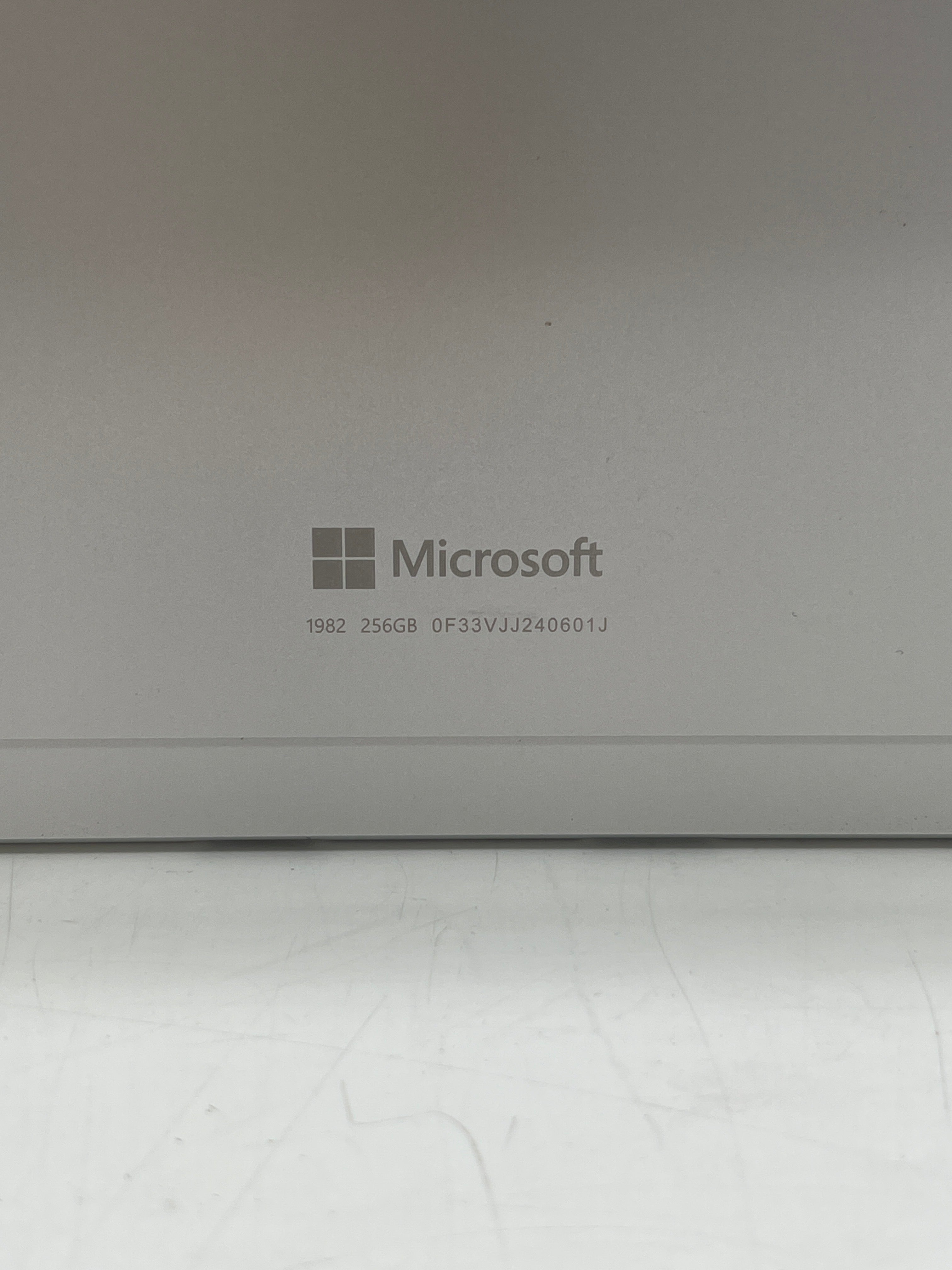 Microsoft Surface Pro 8 1982 i7-1185G7 16GB RAM 256GB SSD - Cracked screen