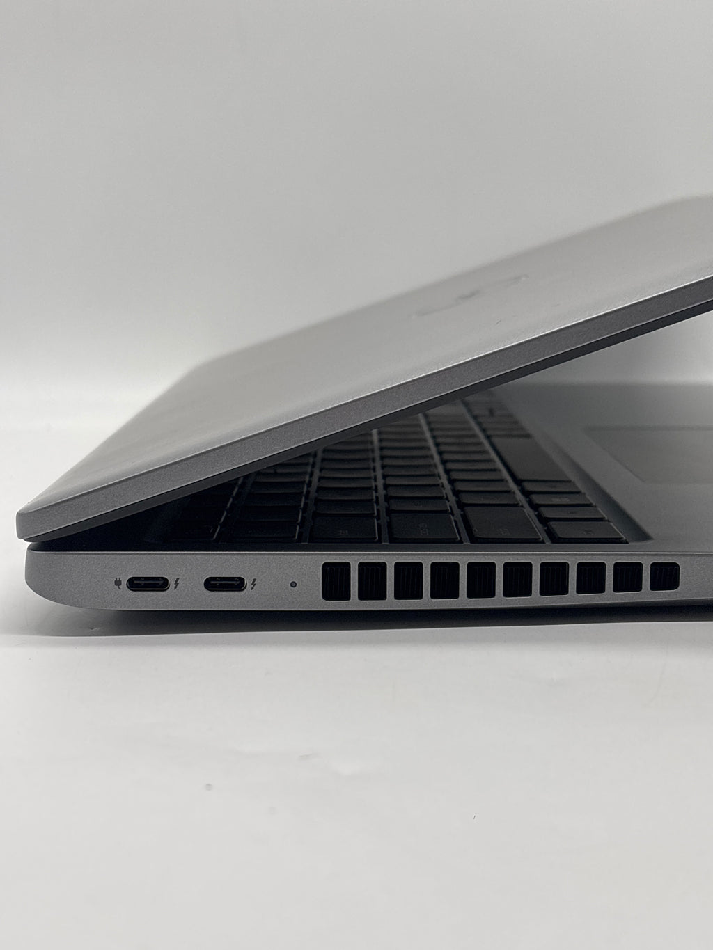 Dell Precision 3590 14" Intel Core Ultra 5 135H 8GB RAM 256GB SSD - For Parts