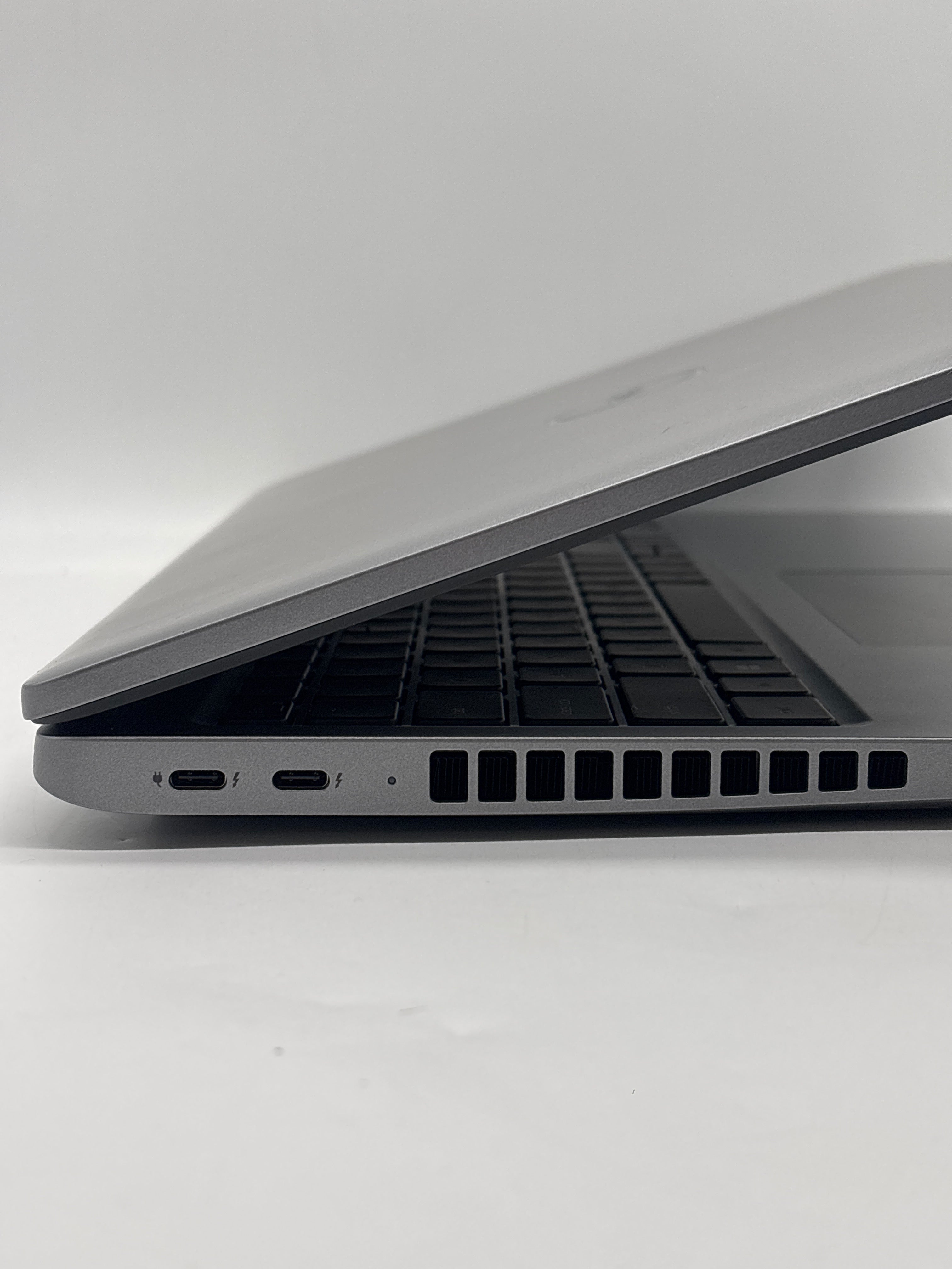 Dell Precision 3590 14" Intel Core Ultra 5 135H 8GB RAM 256GB SSD - For Parts