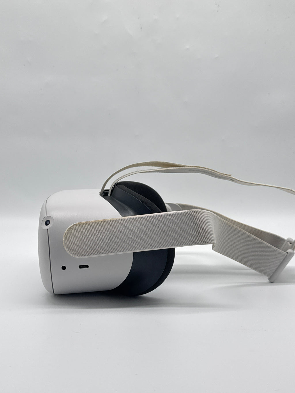 Meta Quest 2 64GB Standalone All-in-One VR Headset White - Used