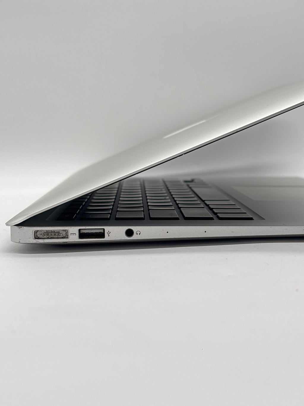 Apple MacBook Air A1466 i5 8GB RAM 256GB SSD