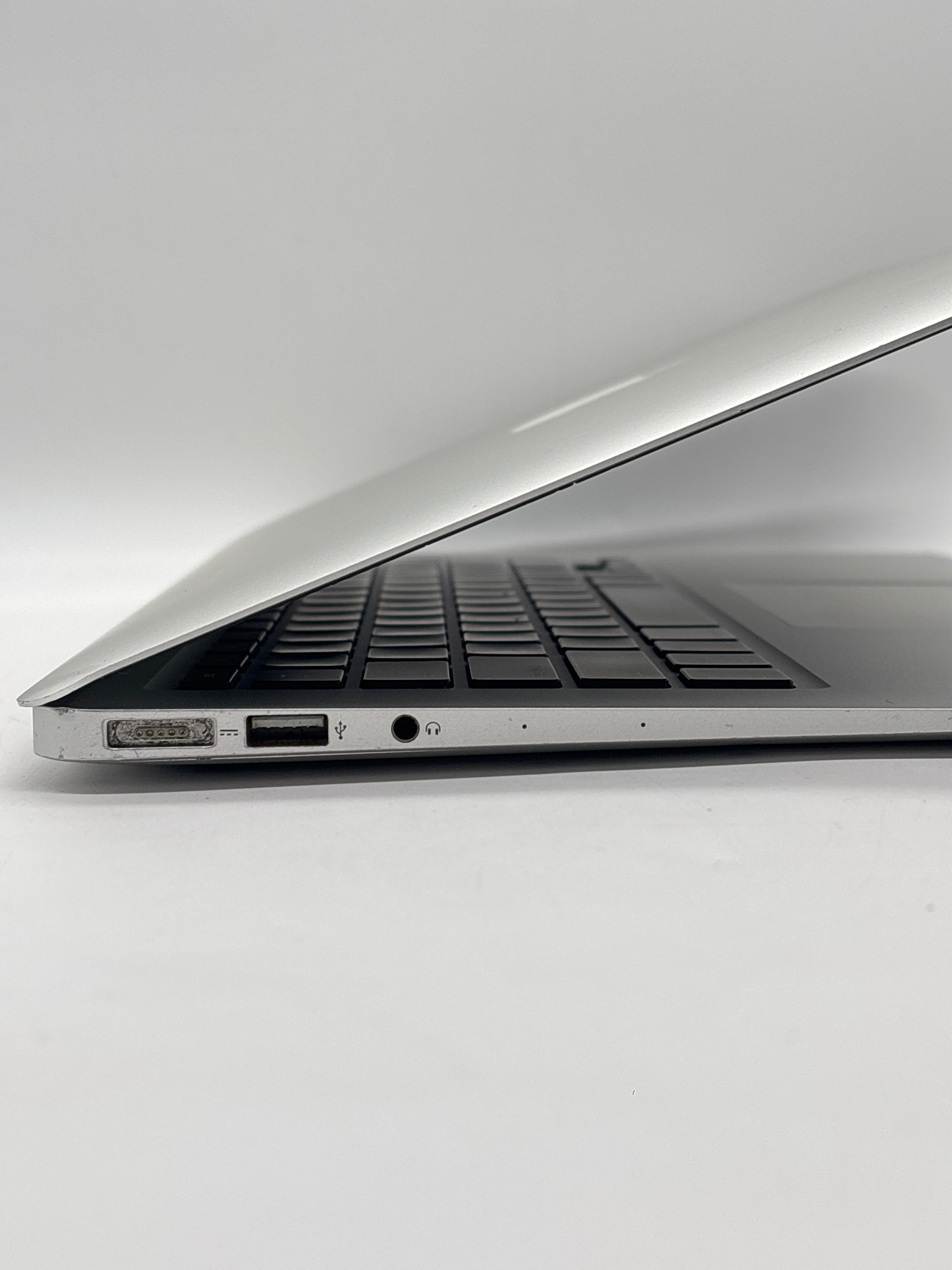 Apple MacBook Air A1466 i5 8GB RAM 256GB SSD