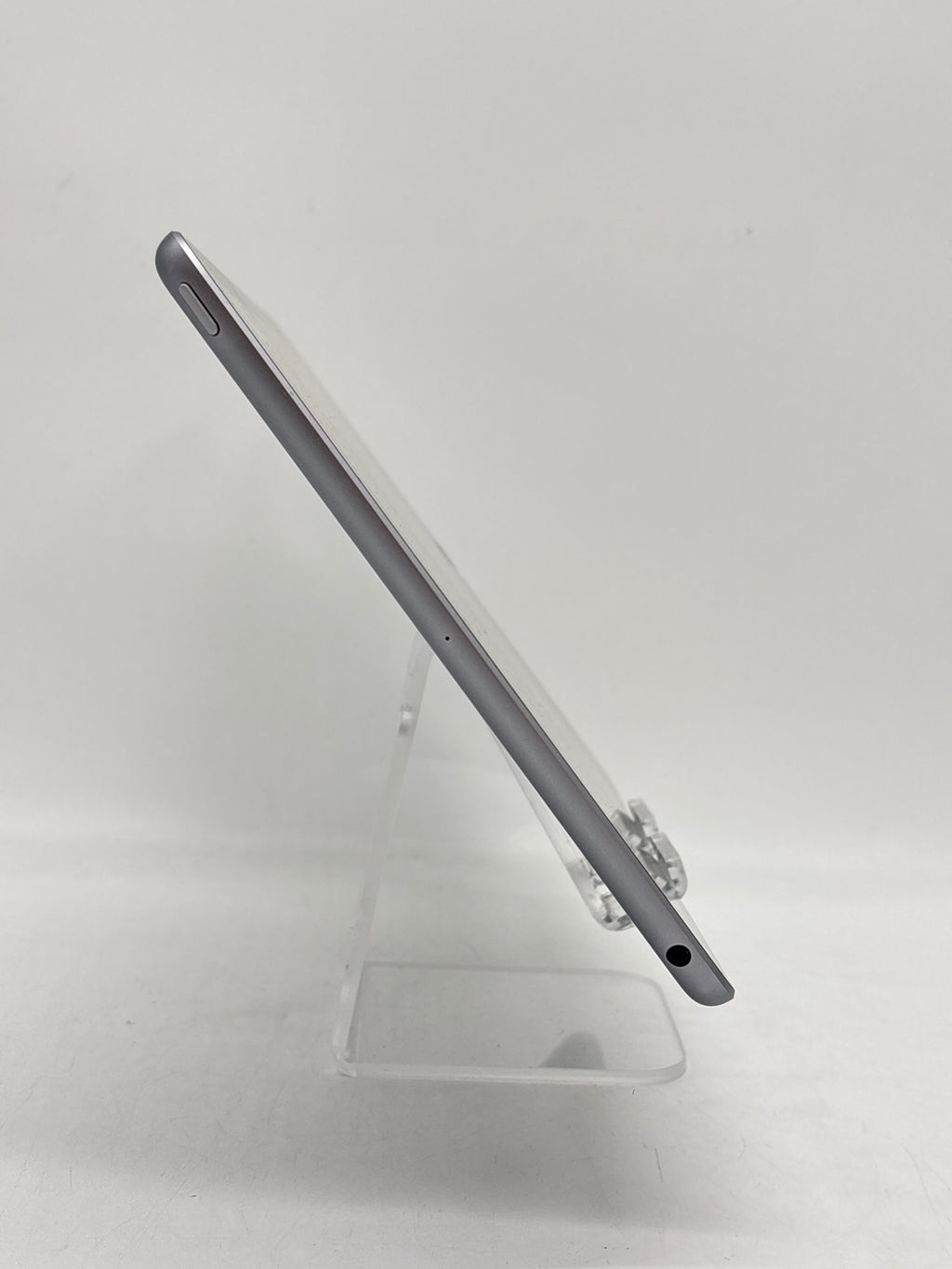 Apple iPad 6th Gen A1893 128GB Wi-Fi - Used