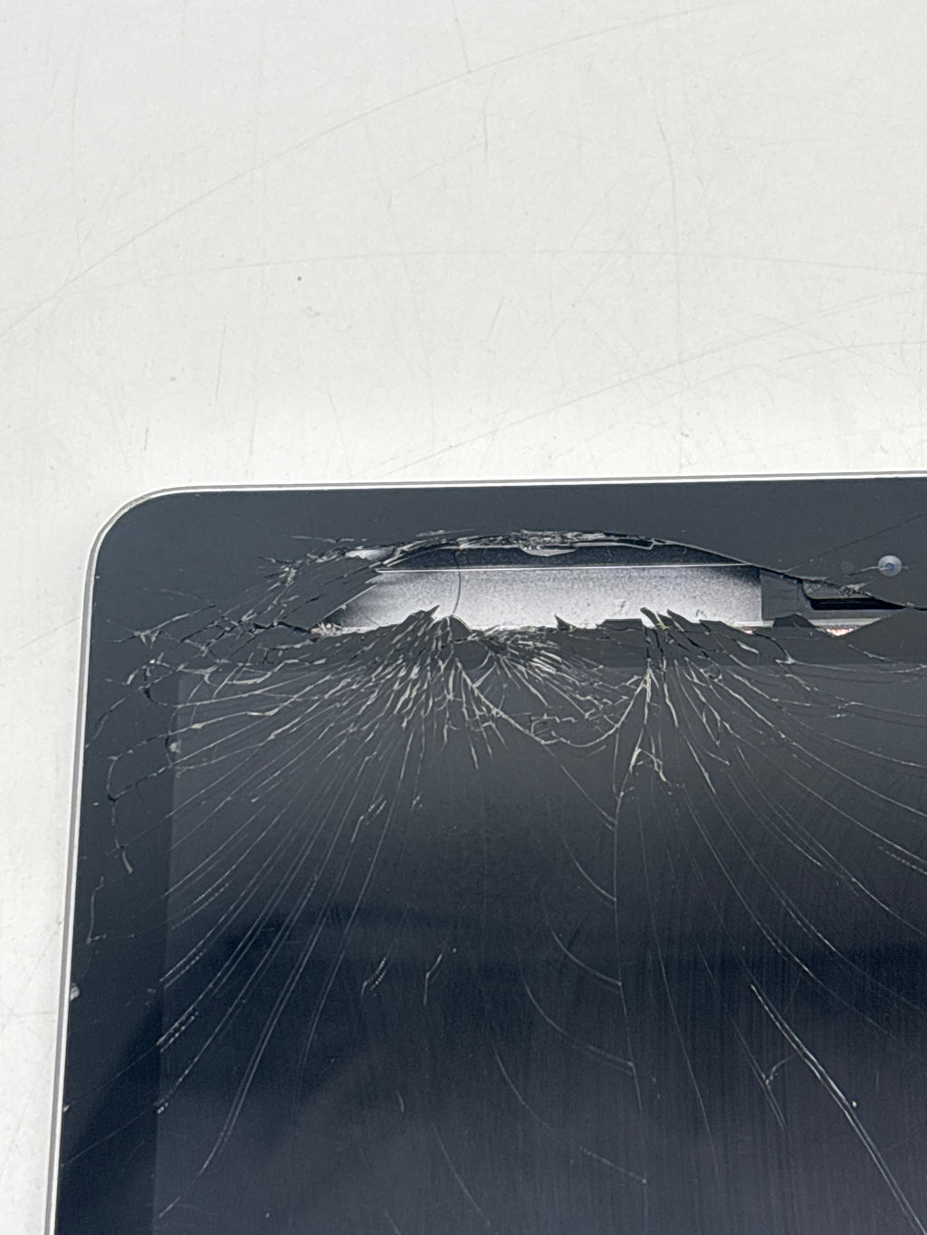 Apple iPad 6th Gen A1893 32GB Space Gray Wi-Fi - Cracked Screen