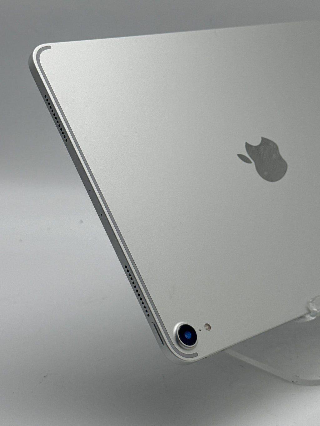 Apple iPad Pro 11in 1st Gen 64GB Wi-Fi Silver Bad Charging Port Read