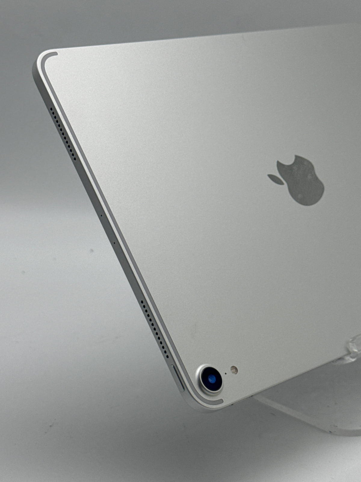 Apple iPad Pro 11in 1st Gen 64GB Wi-Fi Silver Bad Charging Port Read