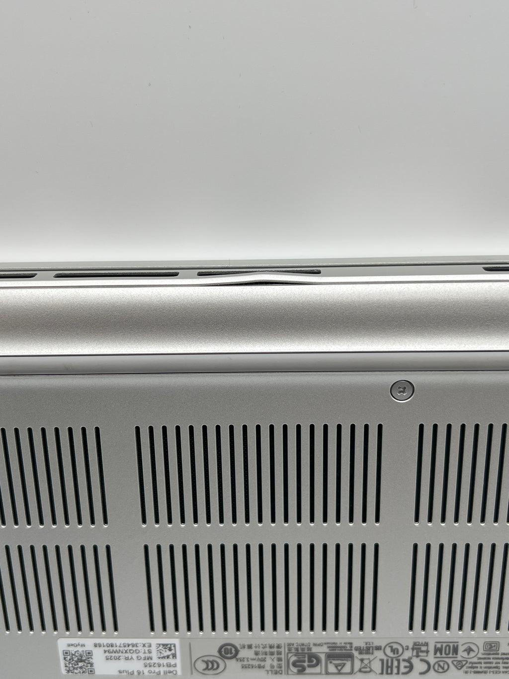 Dell Pro 16 Plus AMD Ryzen AI 7 PRO 350 32GB RAM 512GB SSD (Minor dent on hinge)