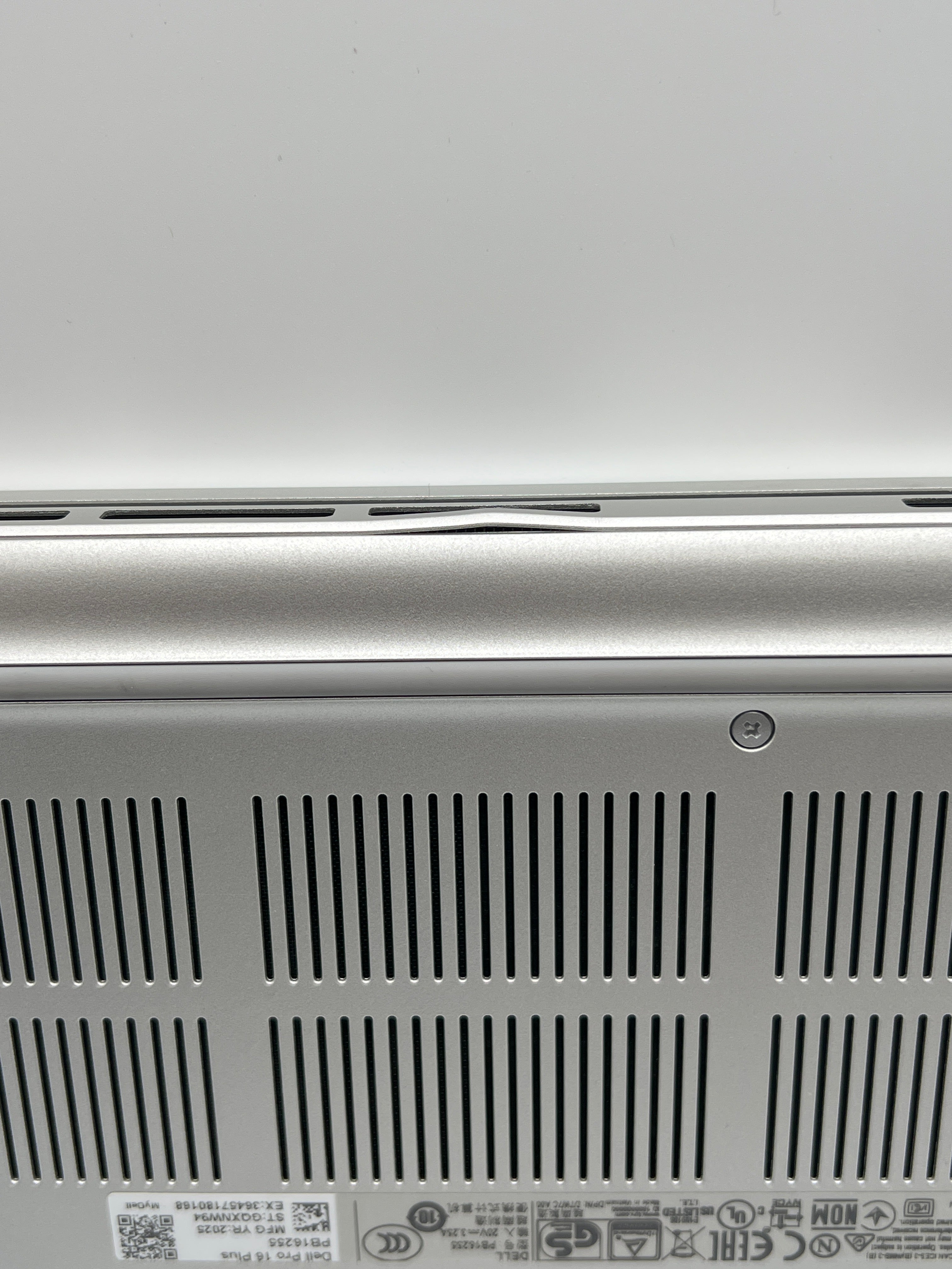 Dell Pro 16 Plus AMD Ryzen AI 7 PRO 350 32GB RAM 512GB SSD (Minor dent on hinge)