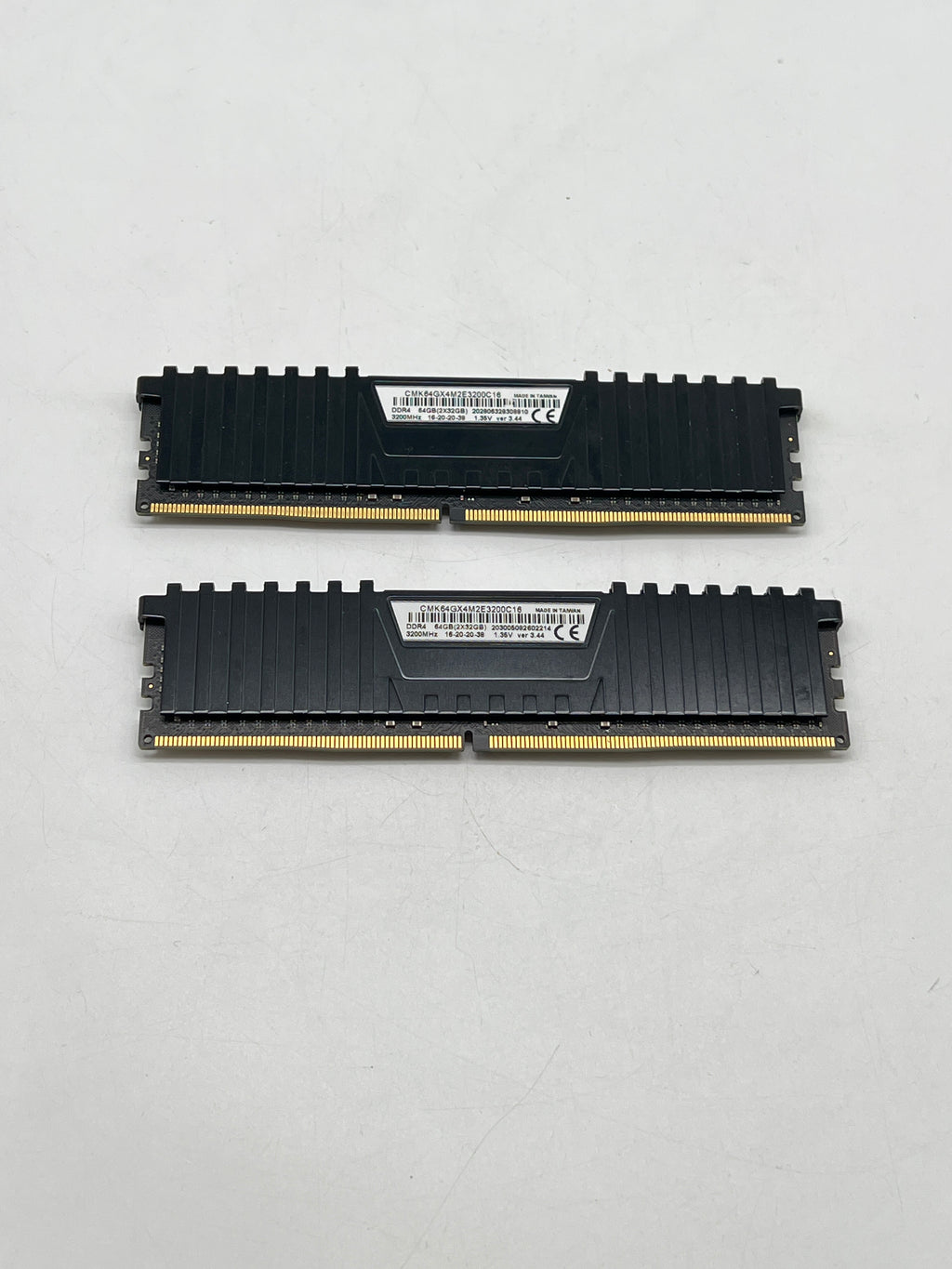 Corsair Vengeance LPX 64GB (2x32GB) DDR4 CMK64GX4M2E3200C16 - Used
