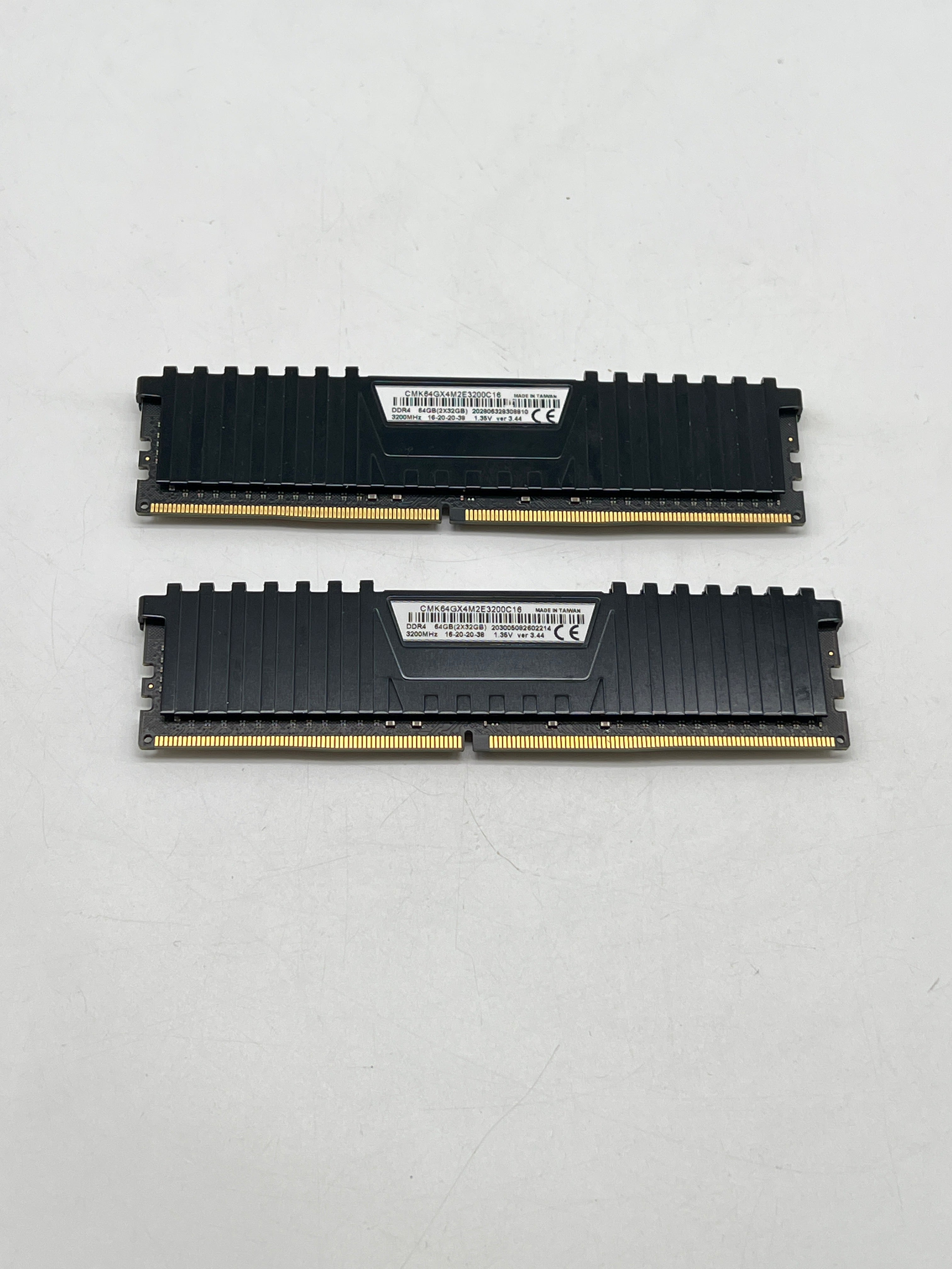Corsair Vengeance LPX 64GB (2x32GB) DDR4 CMK64GX4M2E3200C16 - Used