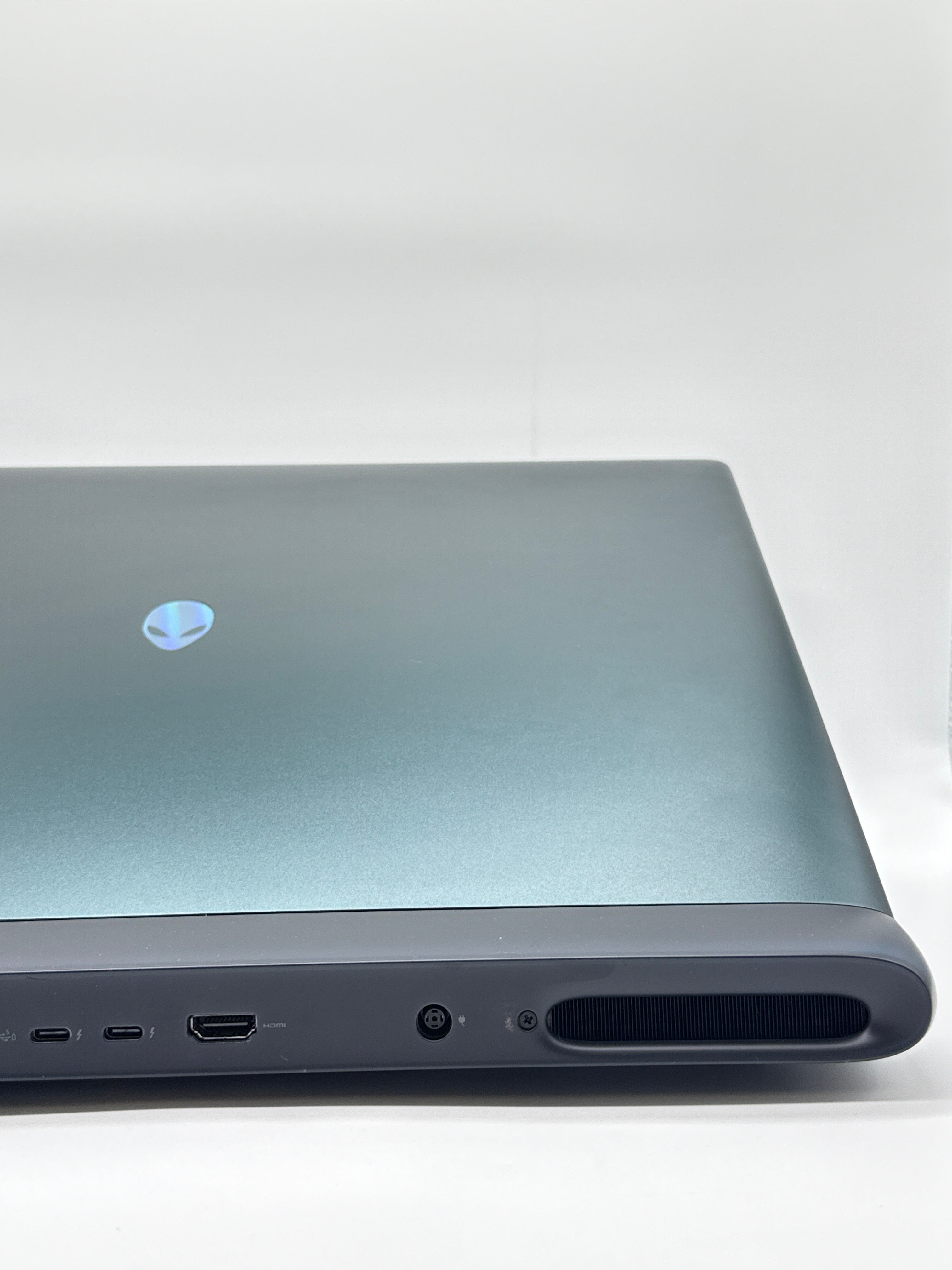 Dell Alienware 18 Area-51 Ultra 9 275HX 64GB RAM 3TB SSD RTX 5090 24GB (Warranty)