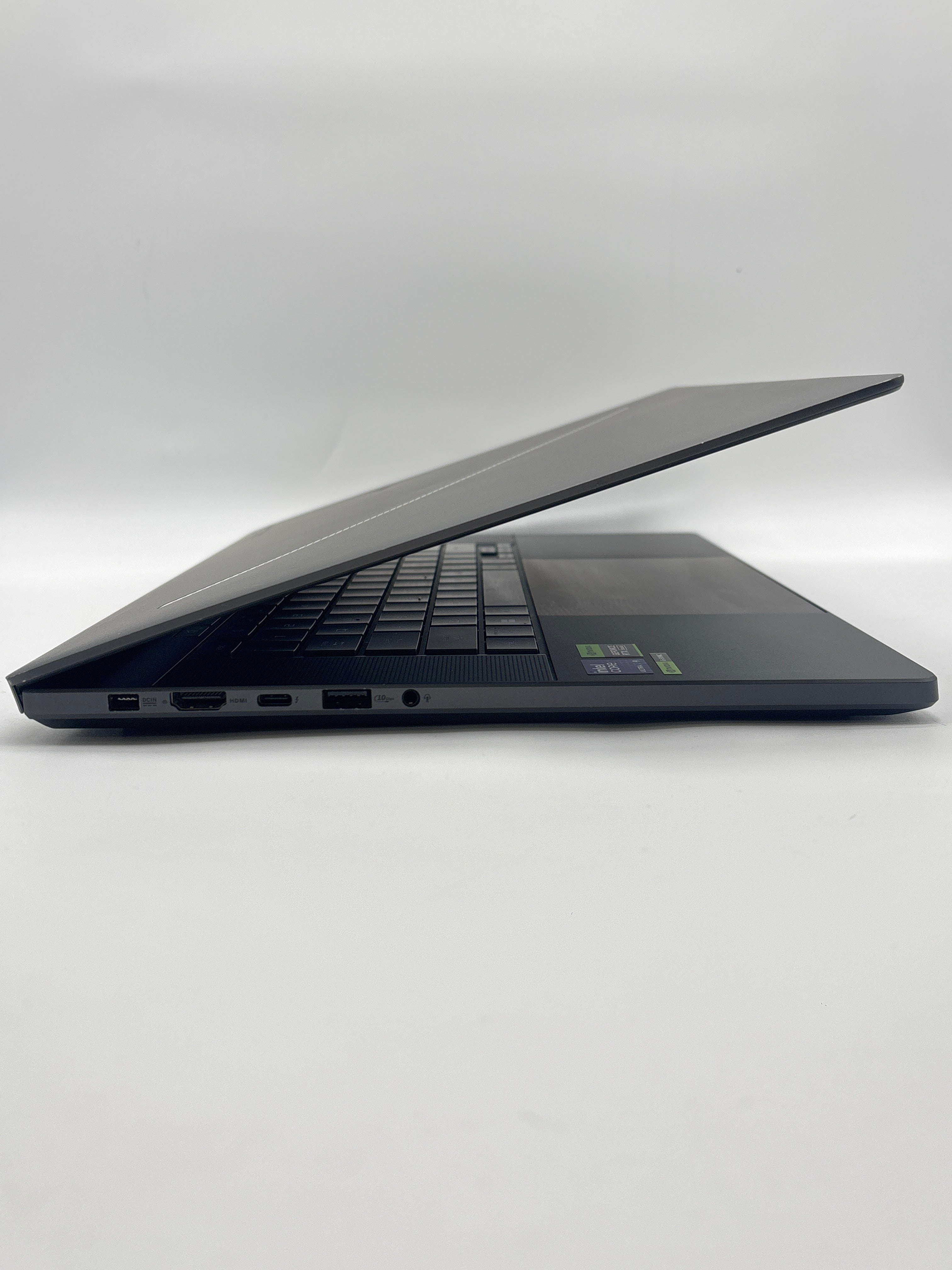 ASUS ROG Zephyrus G16 Ultra 9 285H 32GB RAM 2TB SSD RTX 5080