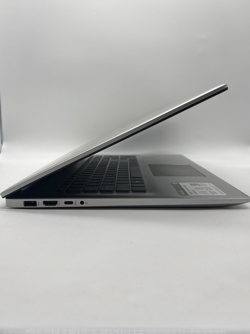 HP 17-cn2083dx i3-1215U 8GB RAM 256 GB SSD