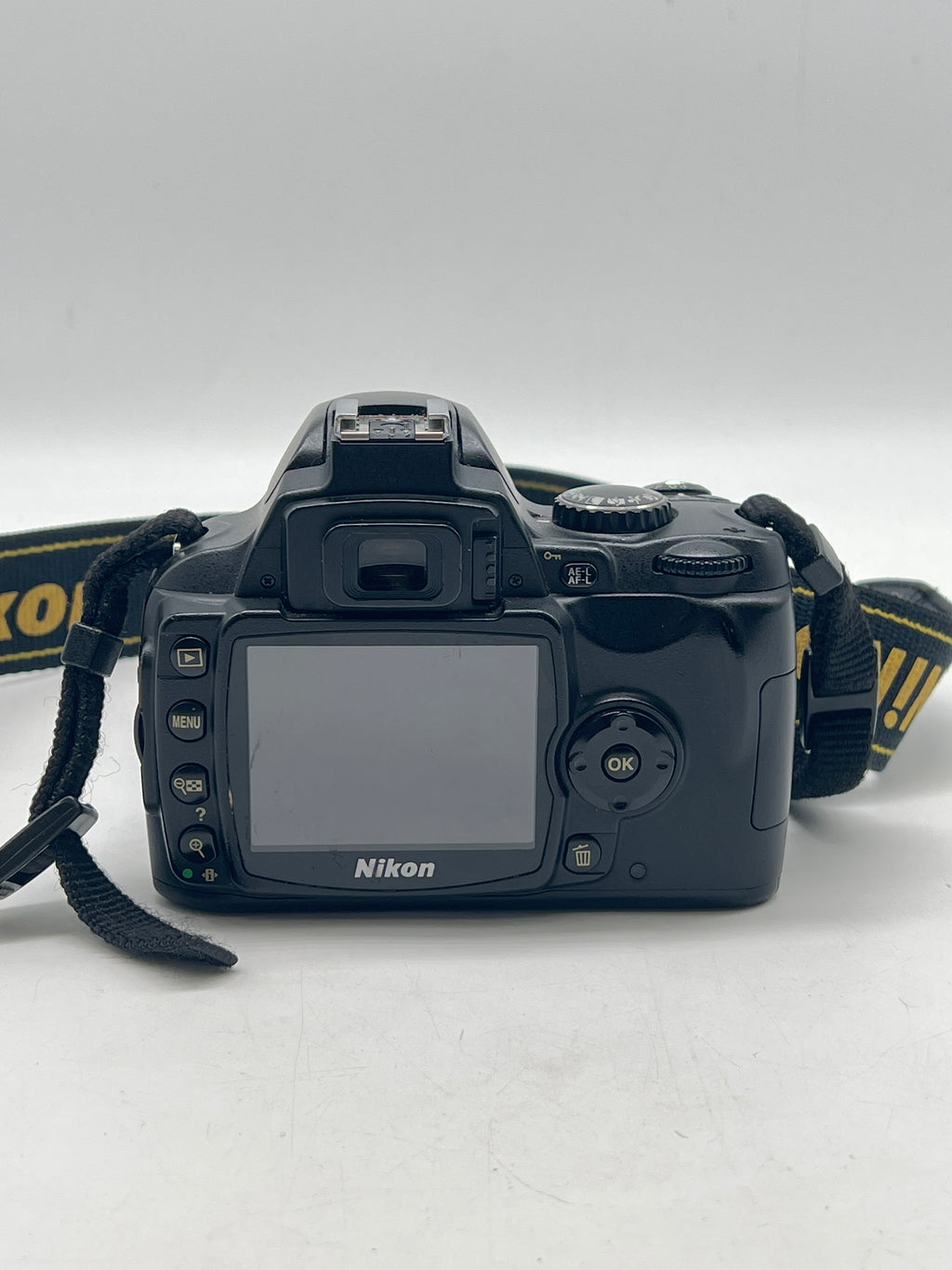 Nikon D40X Digital SLR Camera Black W/Nikon 18-55mm lens AF-S - For Parts