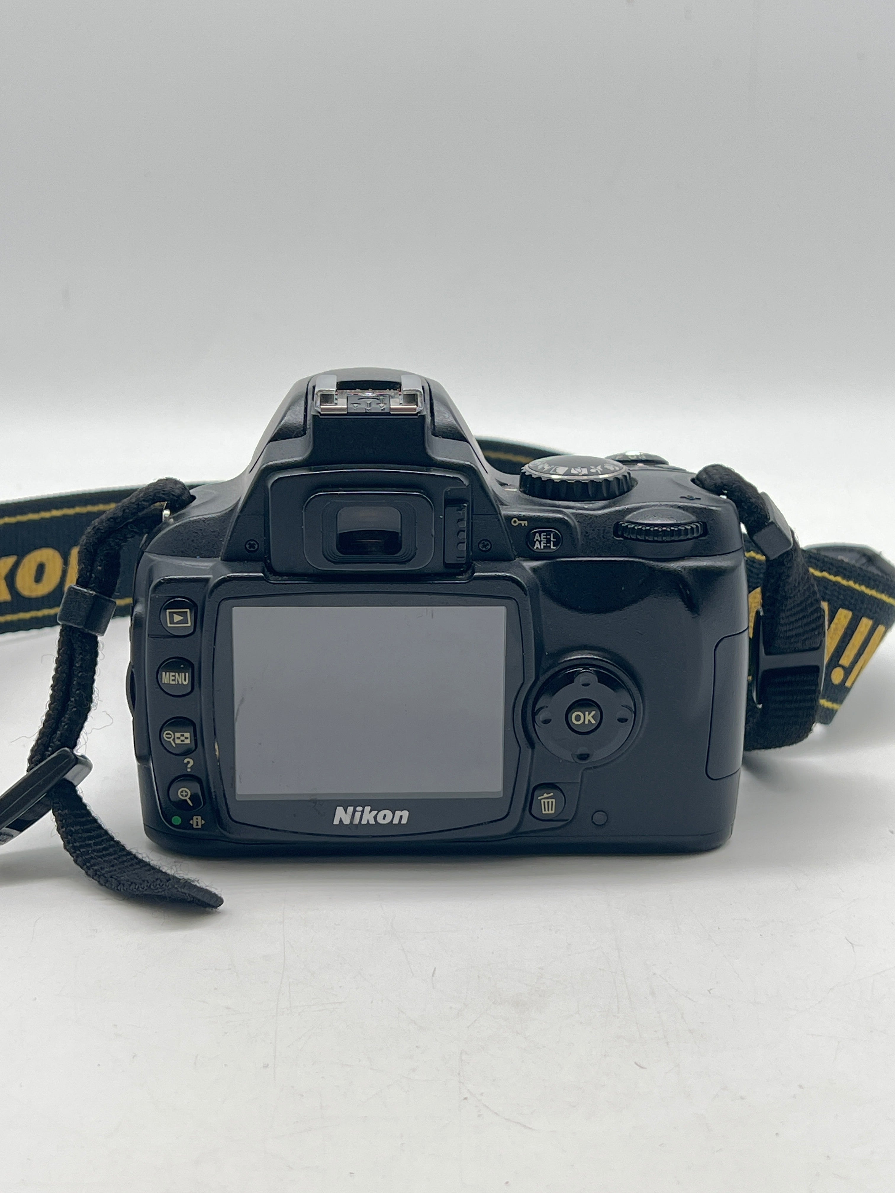 Nikon D40X Digital SLR Camera Black W/Nikon 18-55mm lens AF-S - For Parts