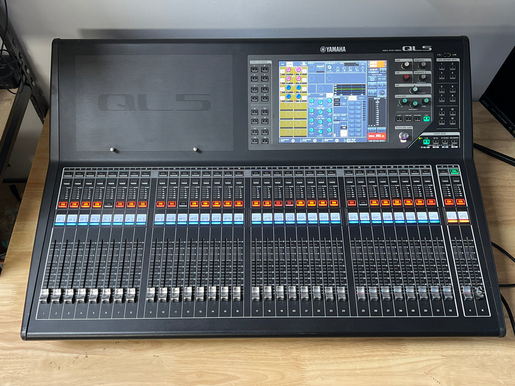 Yamaha QL5 Digital Mixing Console 32 In 16 Out Black Used With Box