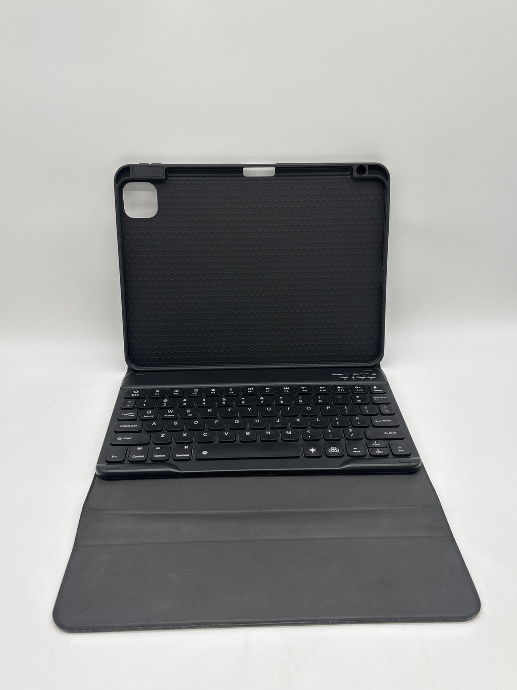 Apple iPad Pro 11" 3rd Gen A2460 256GB Space Gray Wi-Fi only w/ Keyboard