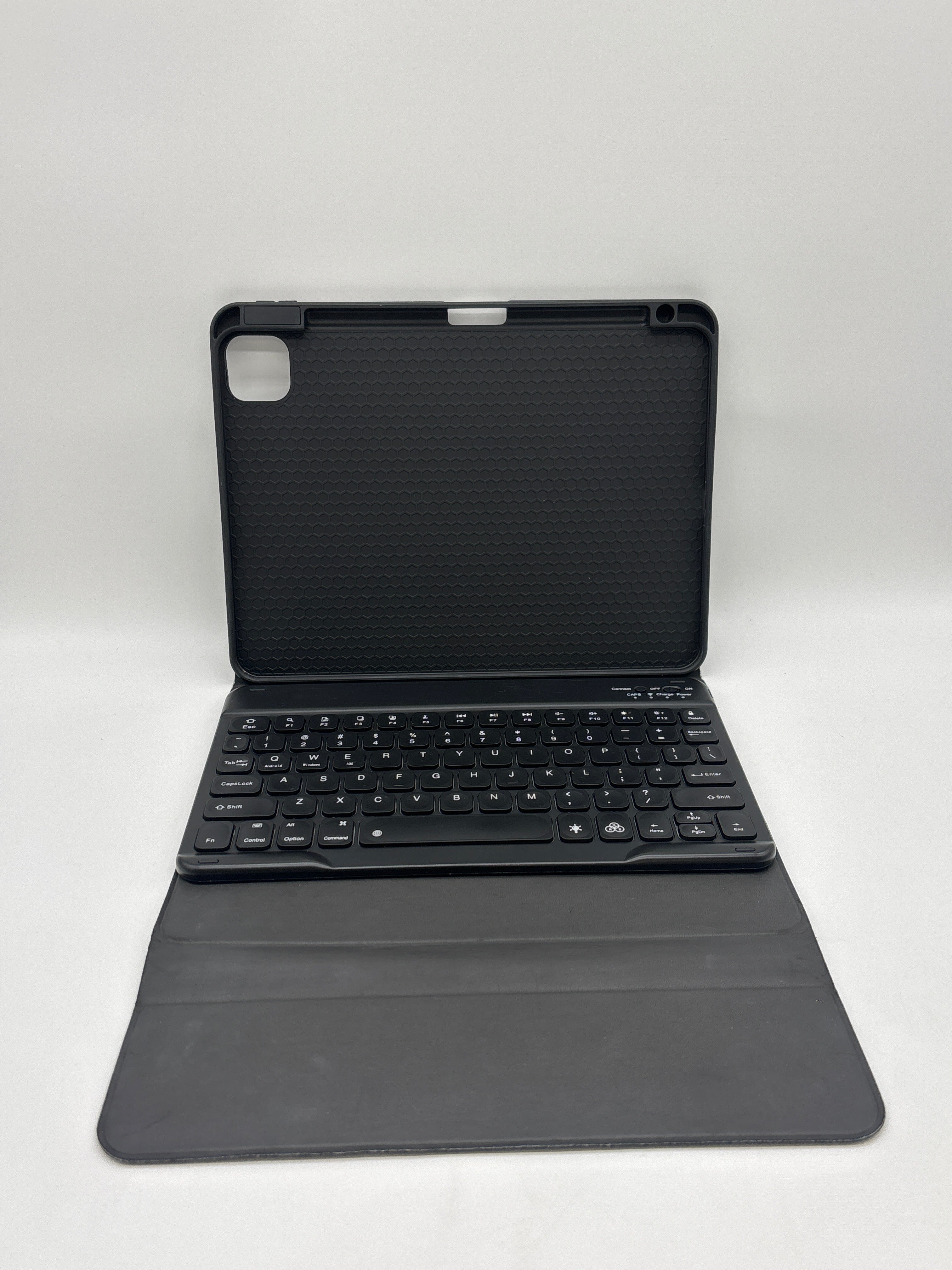 Apple iPad Pro 11" 3rd Gen A2460 256GB Space Gray Wi-Fi only w/ Keyboard