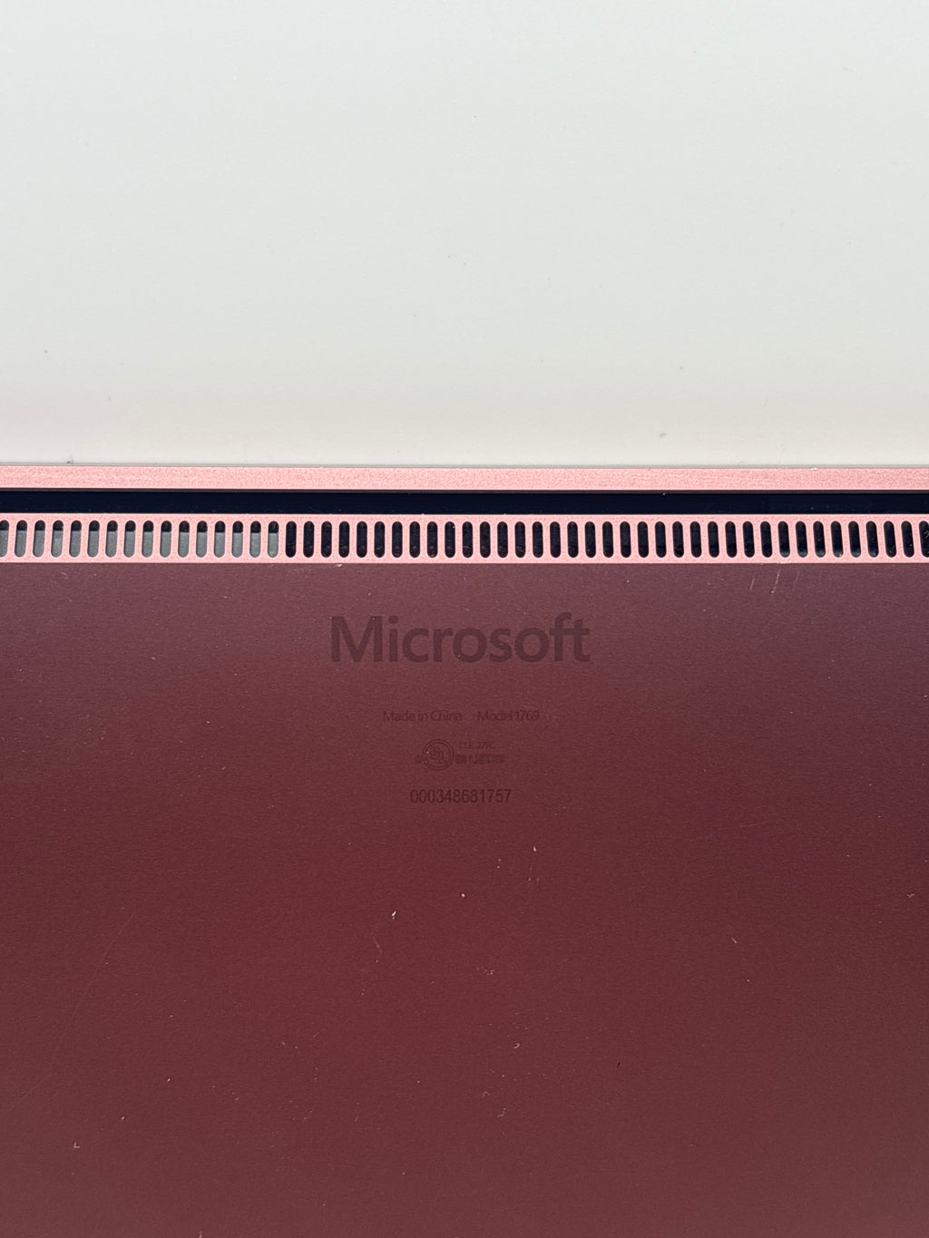 Microsoft Surface Laptop 1769 i7-7660U 8GB RAM 256GB SSD