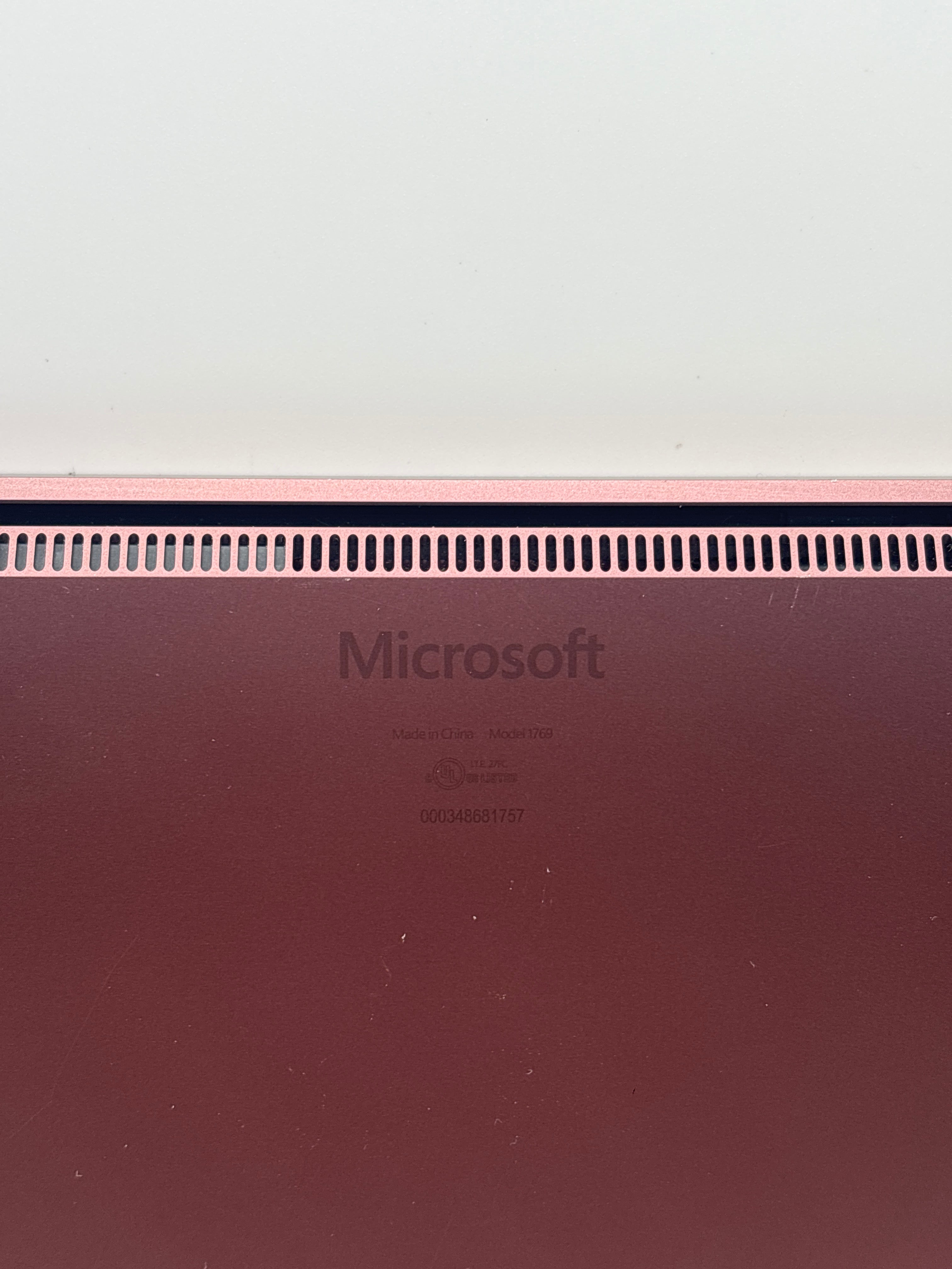 Microsoft Surface Laptop 1769 i7-7660U 8GB RAM 256GB SSD
