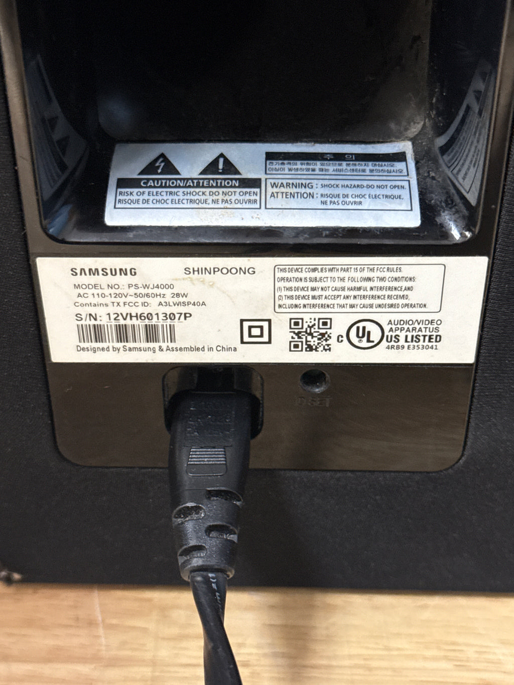 Samsung HW-J4000 / PS-WJ4000 2.1 Channel Soundbar & Wireless Subwoofer