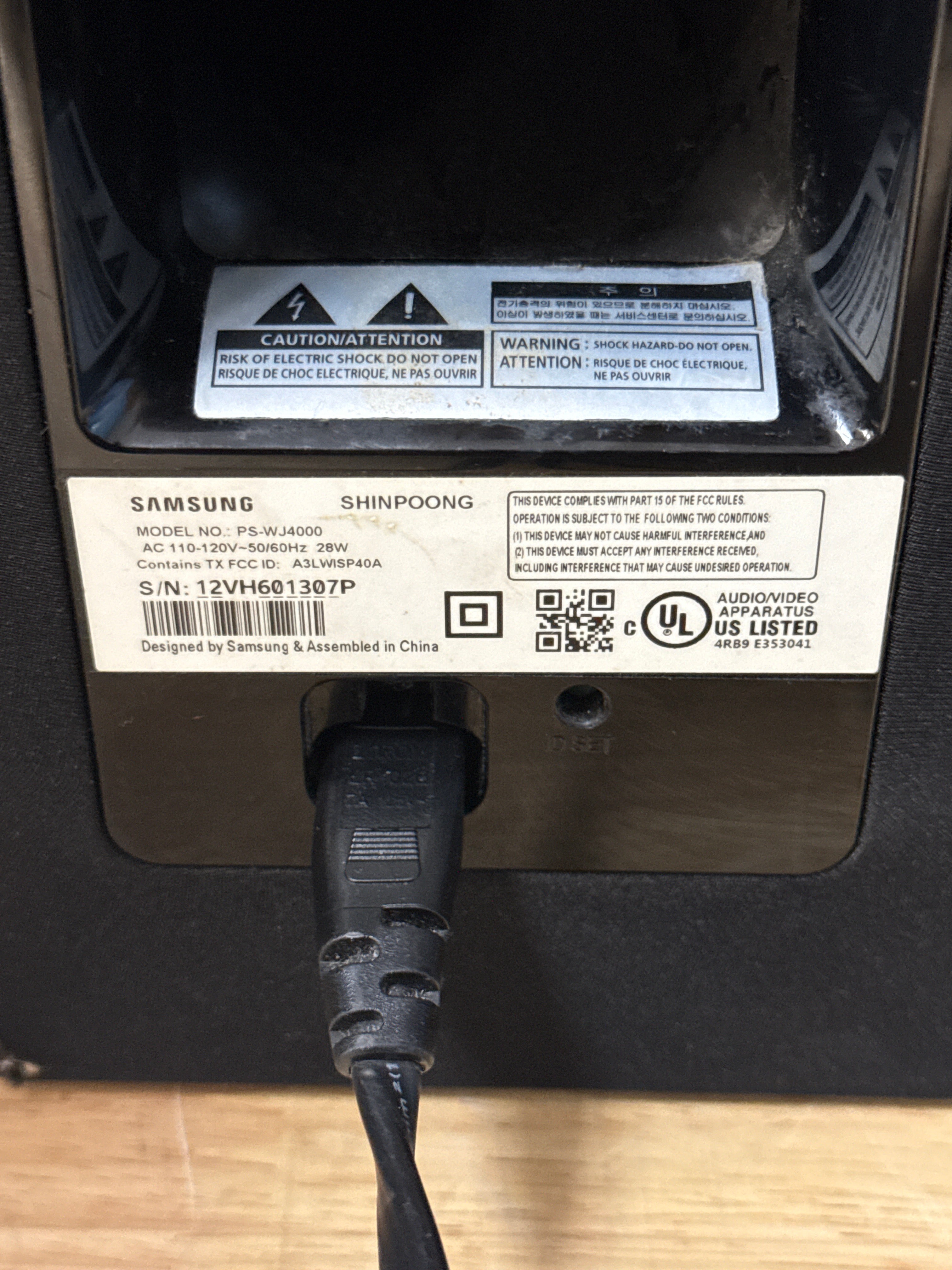 Samsung HW-J4000 / PS-WJ4000 2.1 Channel Soundbar & Wireless Subwoofer