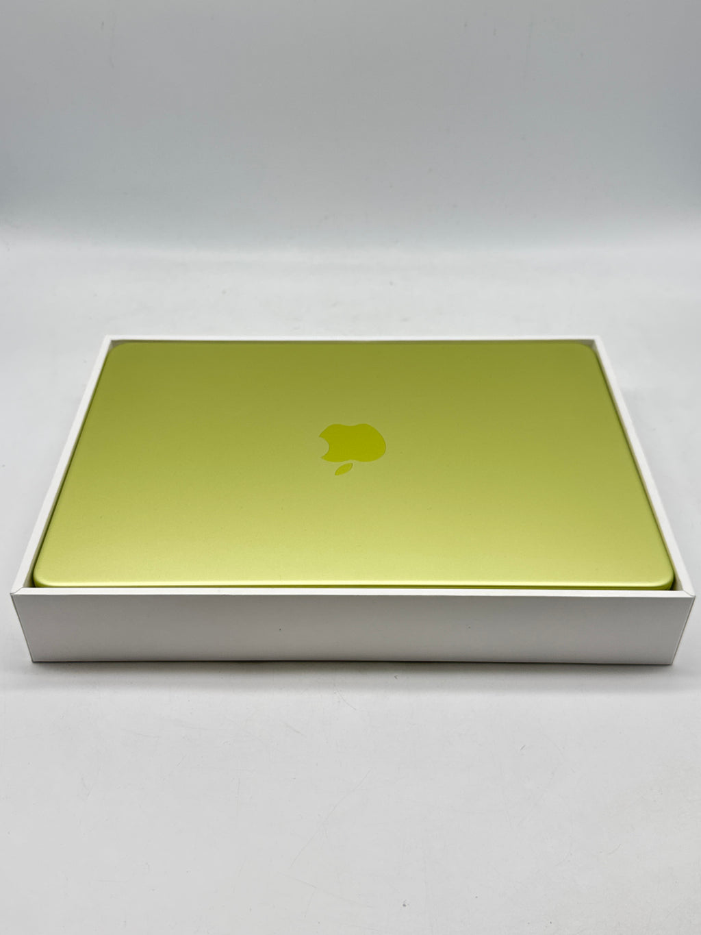 Apple MacBook Neo 13" A3404 A18 Pro 8GB RAM 512GB SSD - Used with Box
