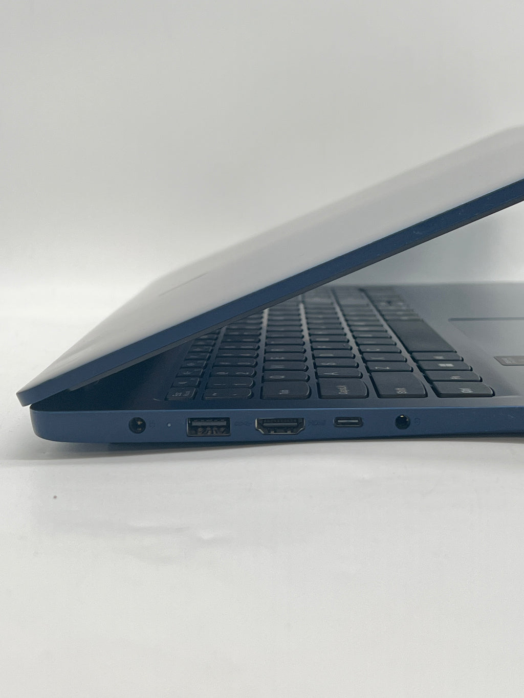 Lenovo IdeaPad Slim 3 15.6" i3-N305 8GB 256GB - Used