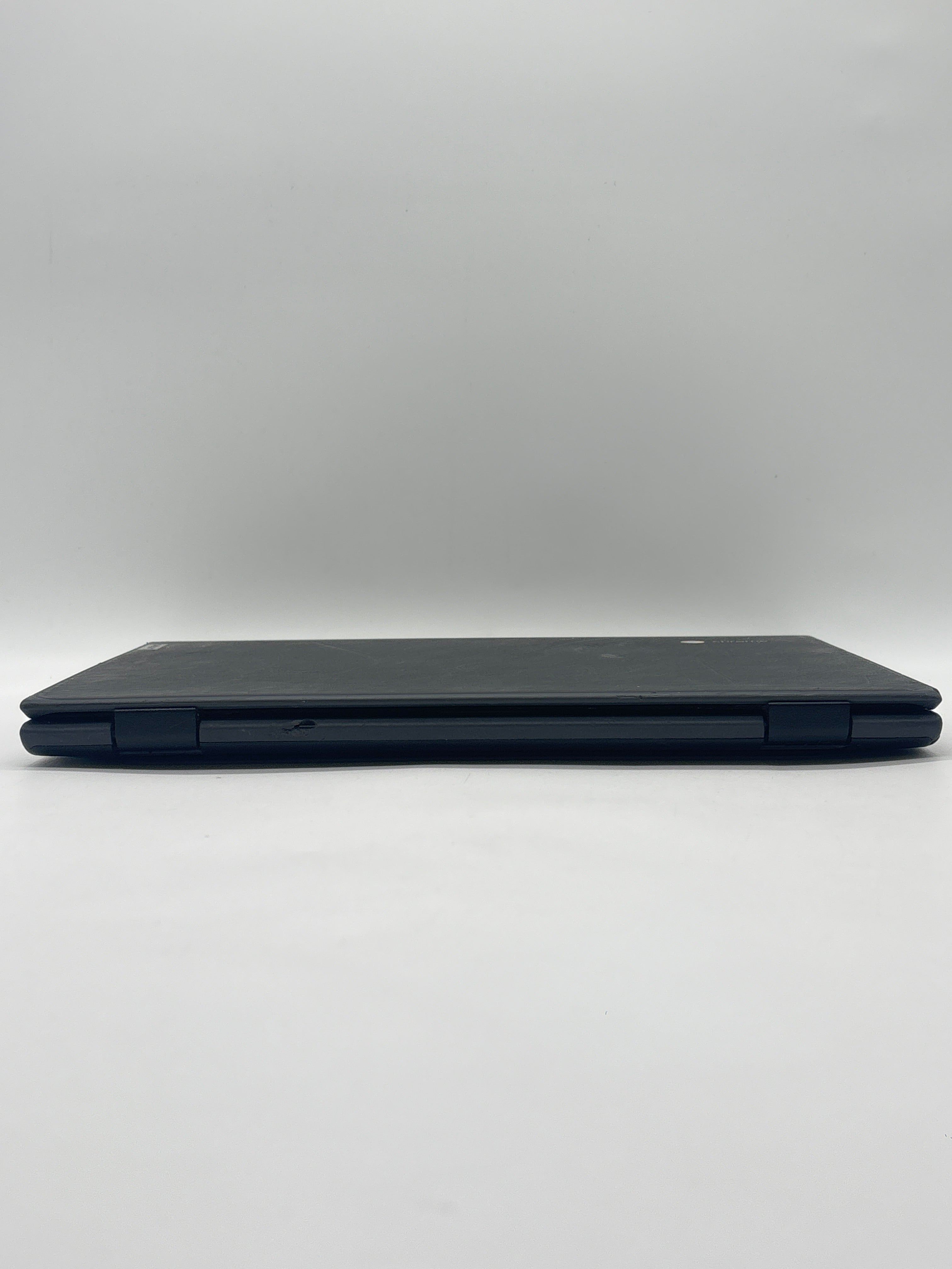 Lenovo 100e Chromebook 2nd Gen AMD 4-9210C 4GB RAM 32GB SSD - For Parts (Read)