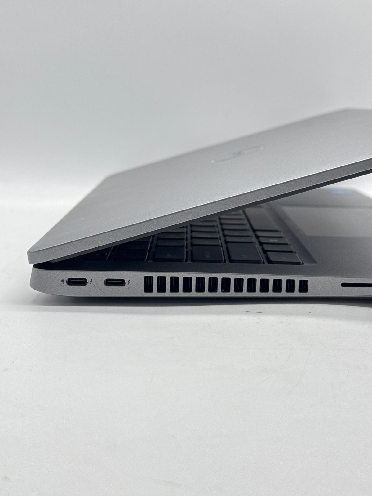 Dell Latitude 5430 14" Core i5-1235U 16GB RAM 256GB SSD Gray - Used
