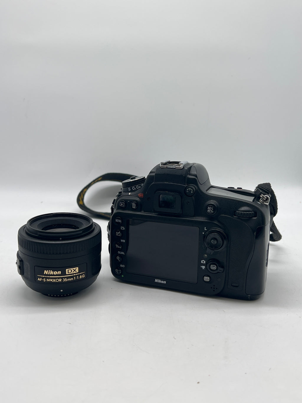 Nikon D600 Digital Camera Black w/ Nikon DX Af-S Nikkor 35mm- For Parts Read Desc