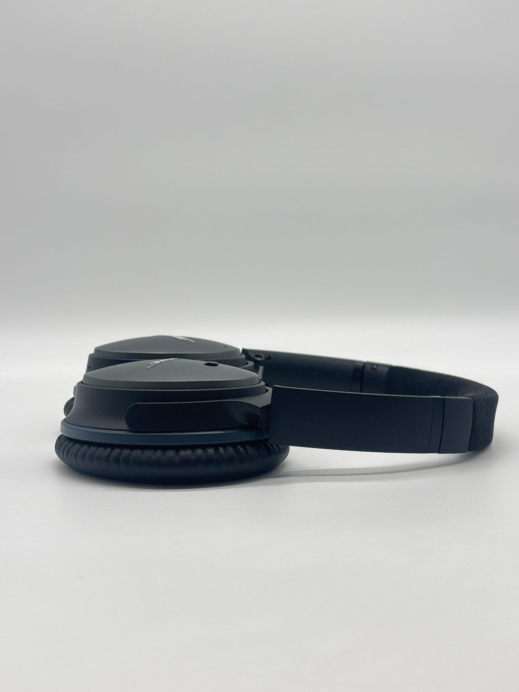 Bose QuietComfort 25 QC25 Noise Cancelling Wired Headphones Black Used with Carrying Case