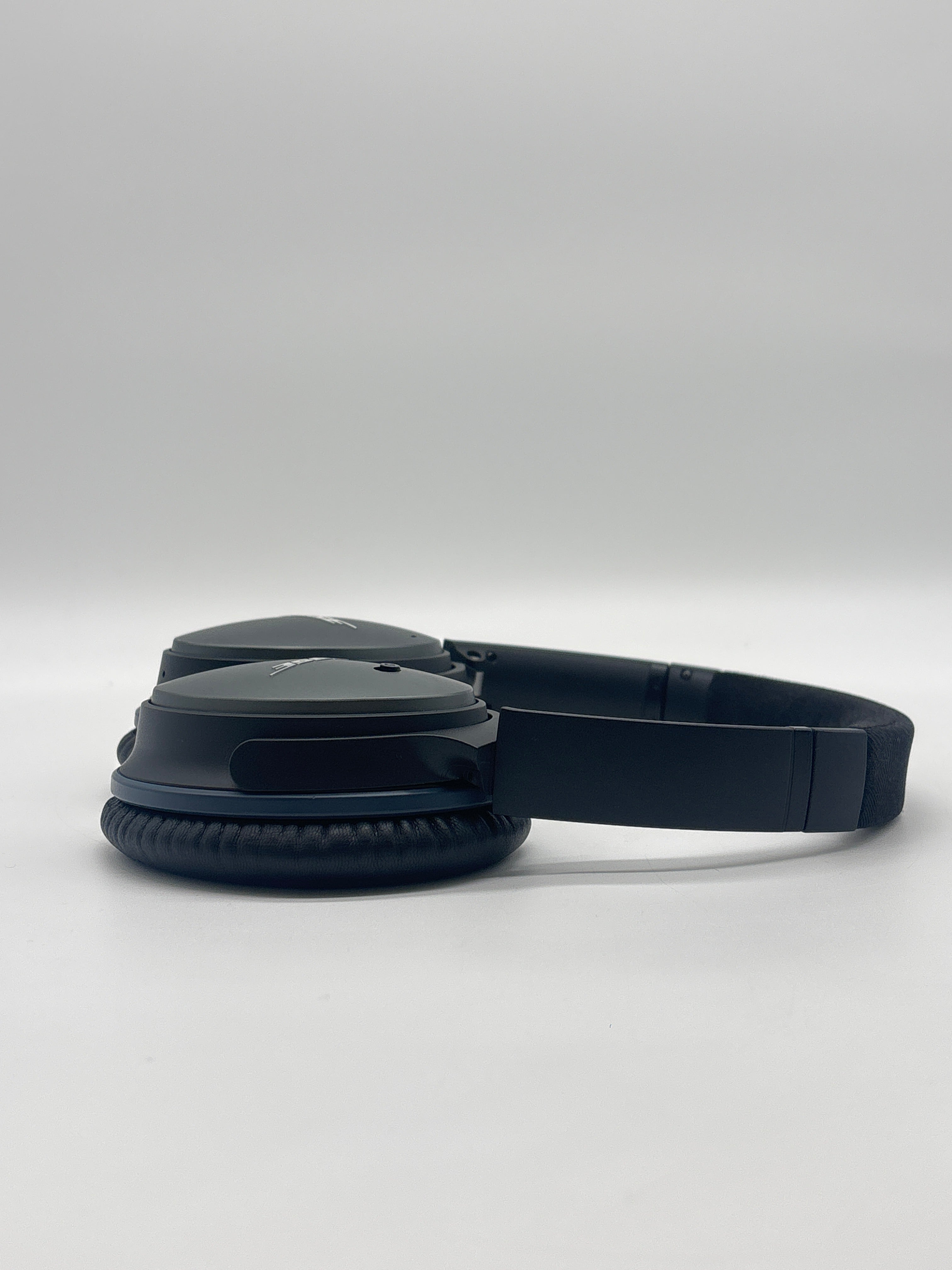 Bose QuietComfort 25 QC25 Noise Cancelling Wired Headphones Black Used with Carrying Case