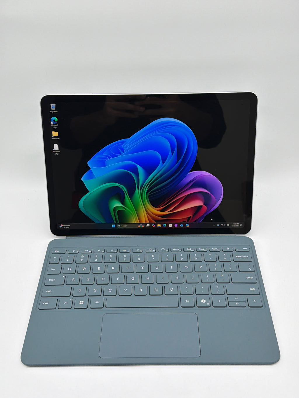 Microsoft Surface Pro 12" 2110 Snapdragon X Plus 16GB RAM 256GB SSD Bundle
