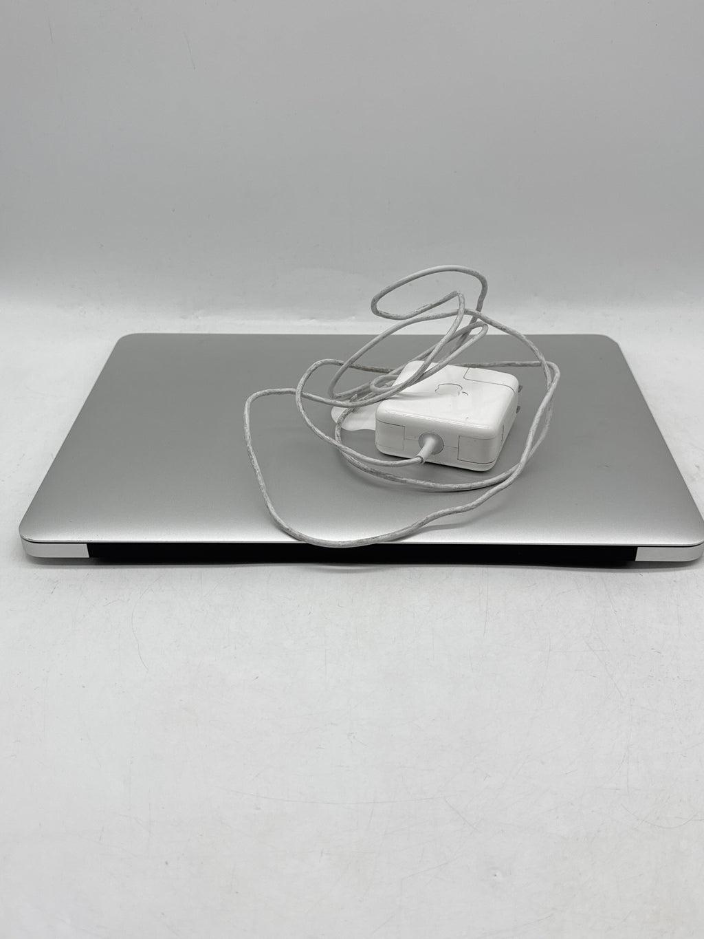 Apple MacBook Air 13in A1466 2015 Core i5 8GB RAM 256GB Flash - Used