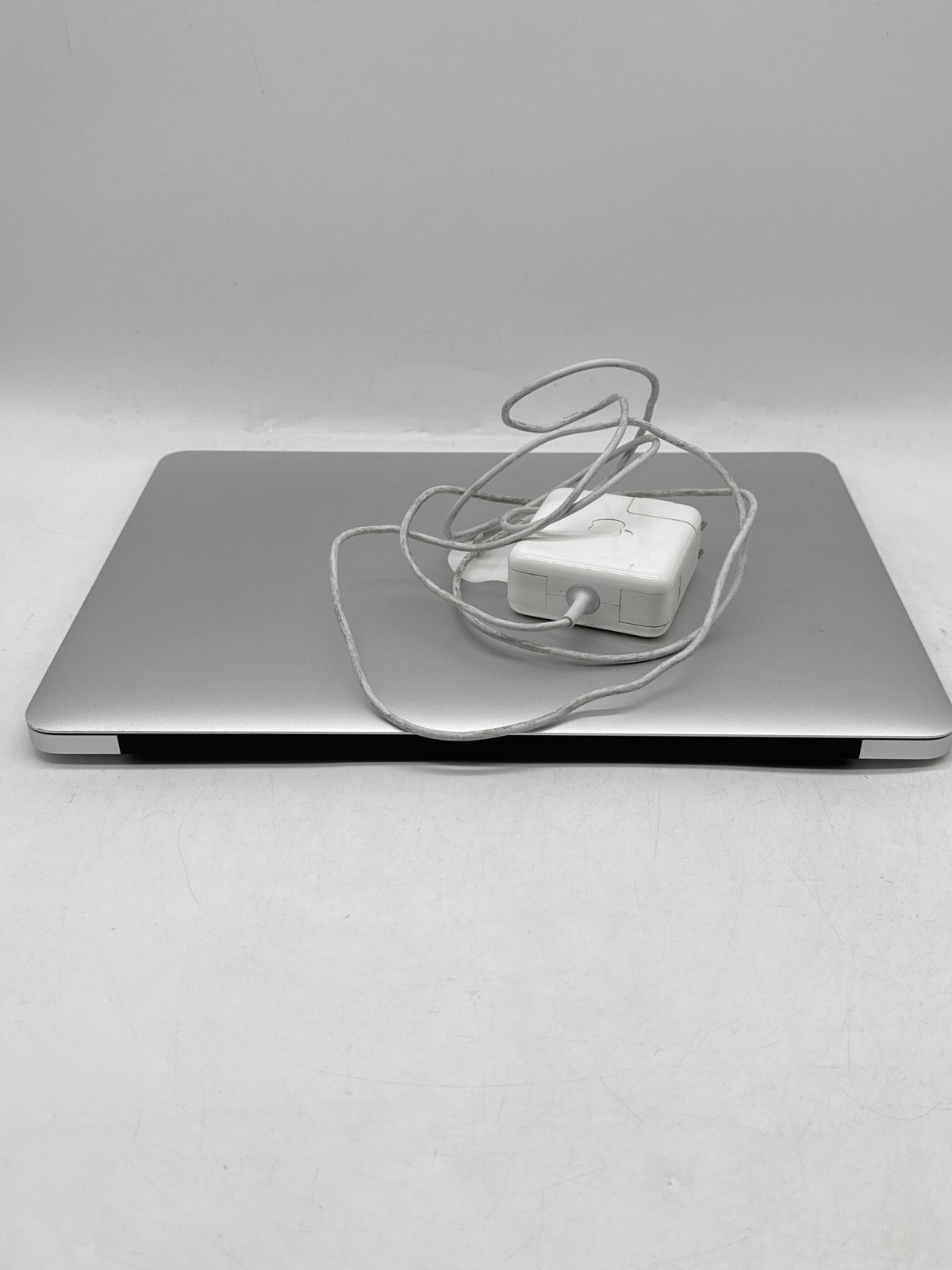 Apple MacBook Air 13in A1466 2015 Core i5 8GB RAM 256GB Flash - Used