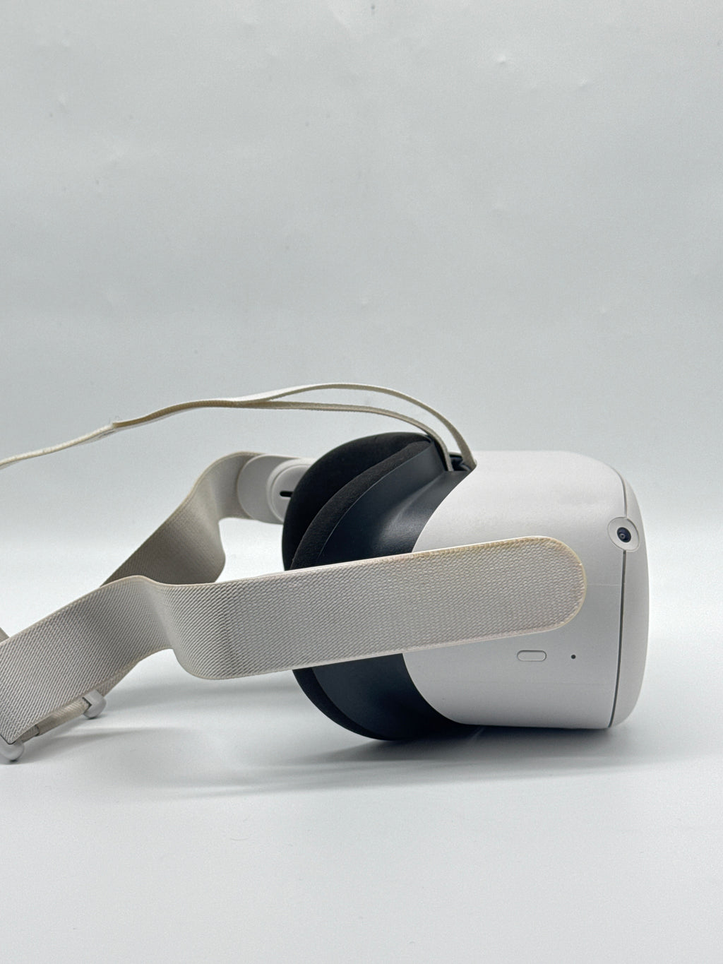 Meta Quest 2 64GB Standalone All-in-One VR Headset White - Used
