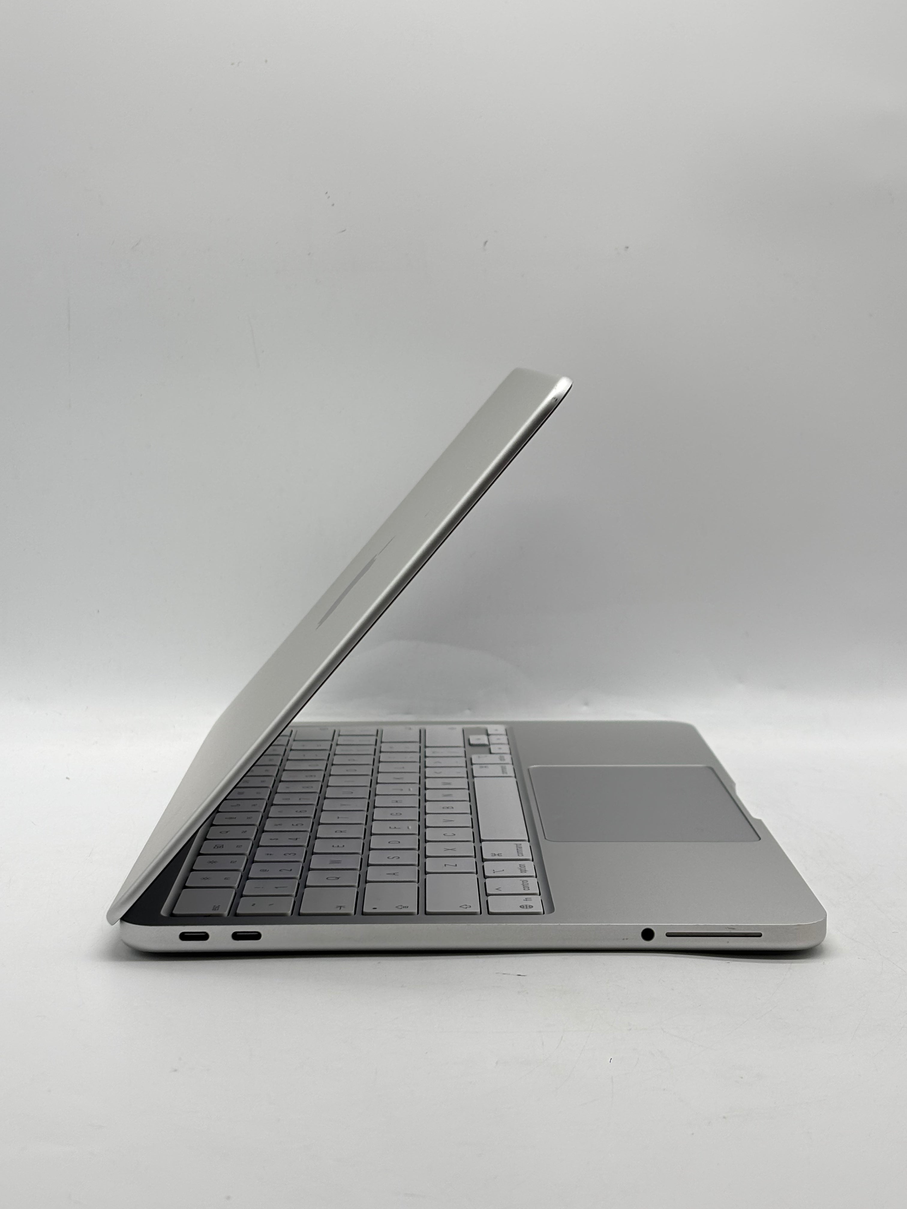 Apple MacBook Neo A3404 13" A18 Pro 8GB RAM 256GB SSD Silver - Used