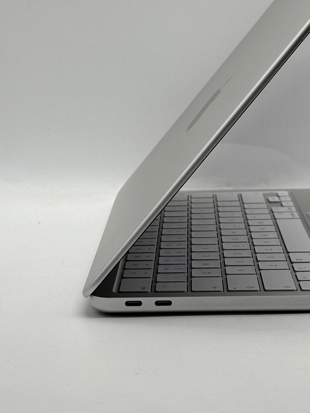 Apple MacBook Neo A3404 13" A18 Pro 8GB RAM 256GB SSD Silver - Used