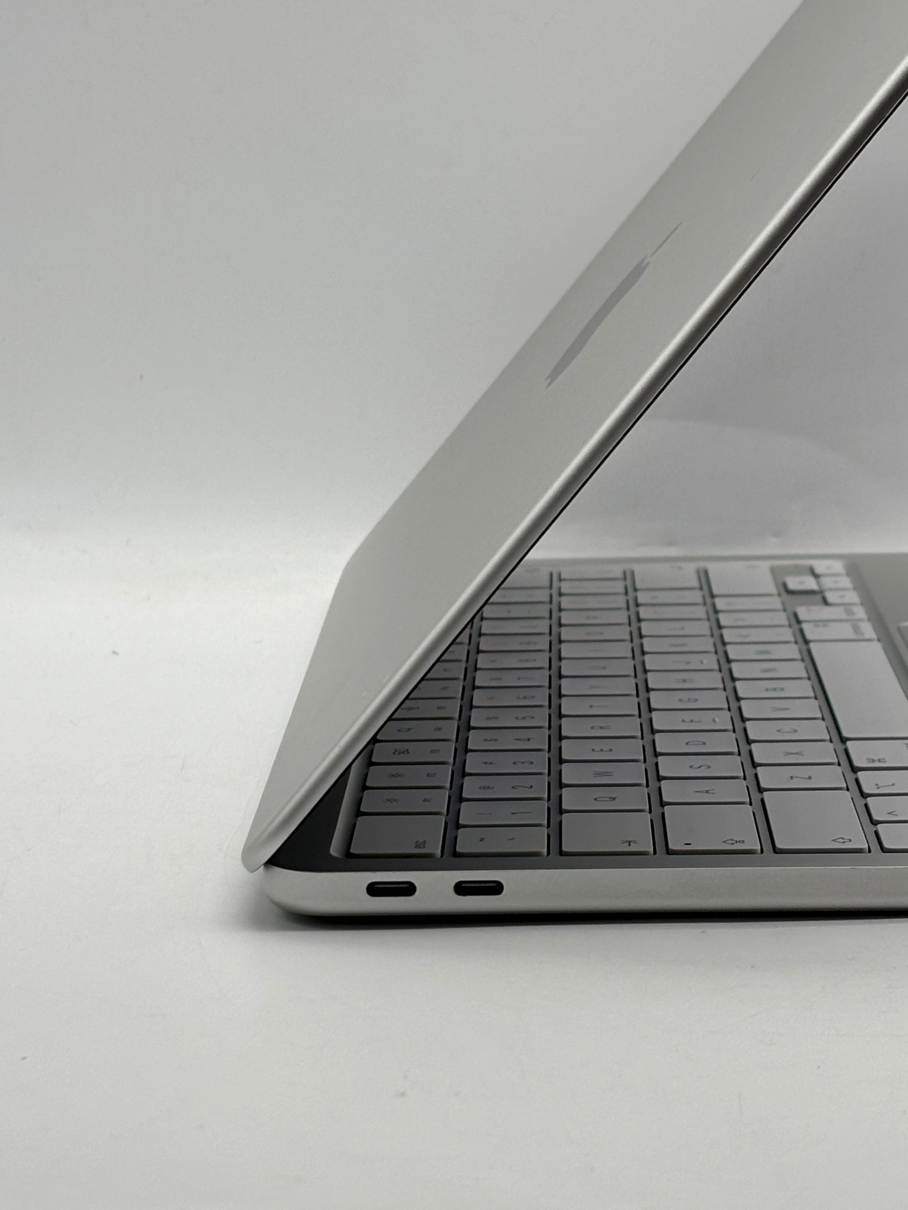 Apple MacBook Neo A3404 13" A18 Pro 8GB RAM 256GB SSD Silver - Used